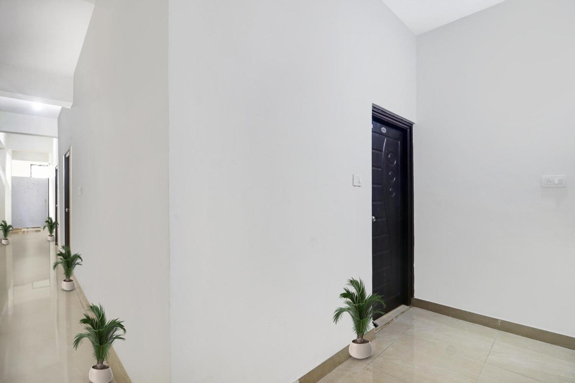 Oyo Vijay Laxmi Residency Near Erragadda Metro Station 3*