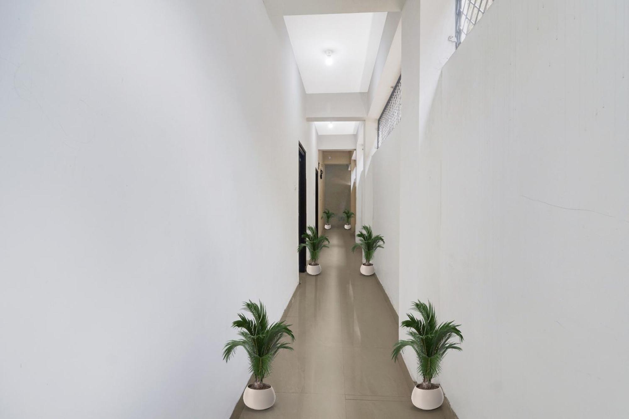 Hotel Oyo Vijay Laxmi Residency Near Erragadda Metro Station Hyderabad