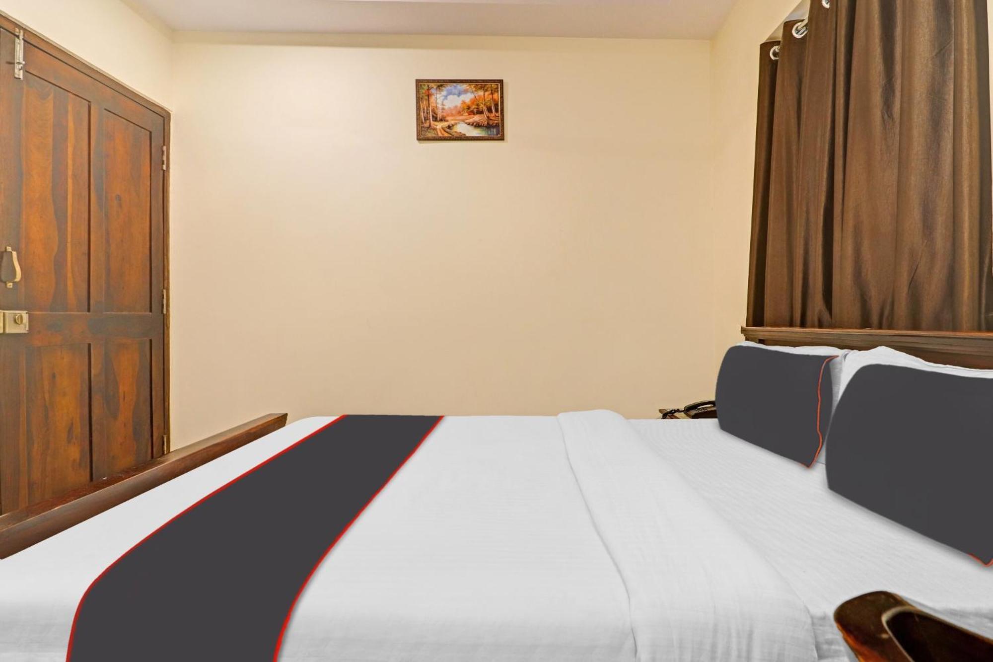 Collection O 81309 Hamsa The Right Choice Hotel 3*