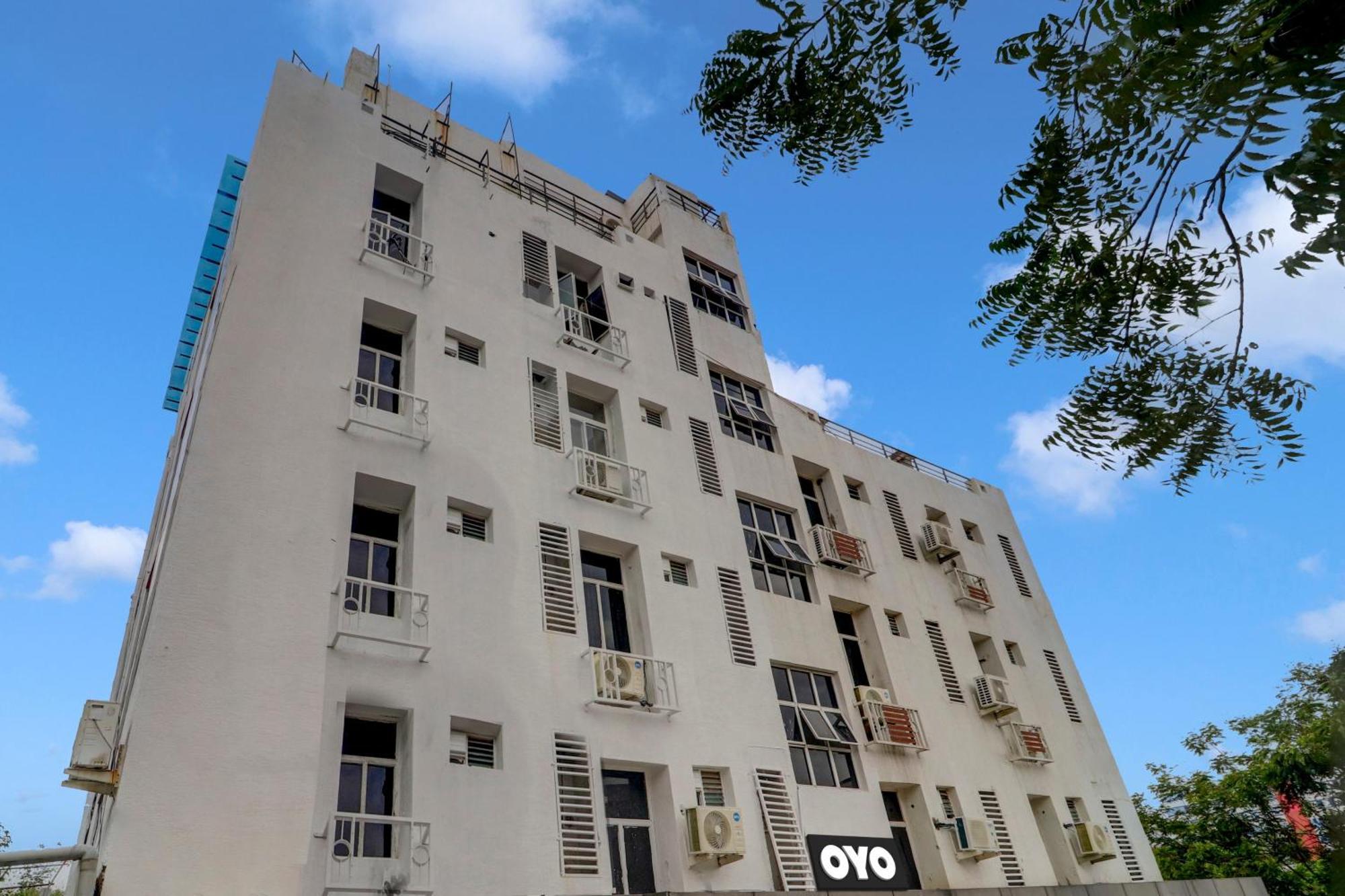 Hotel Capital O Qualia Heights Madhapur Beside Cyber Tower Hyderabad