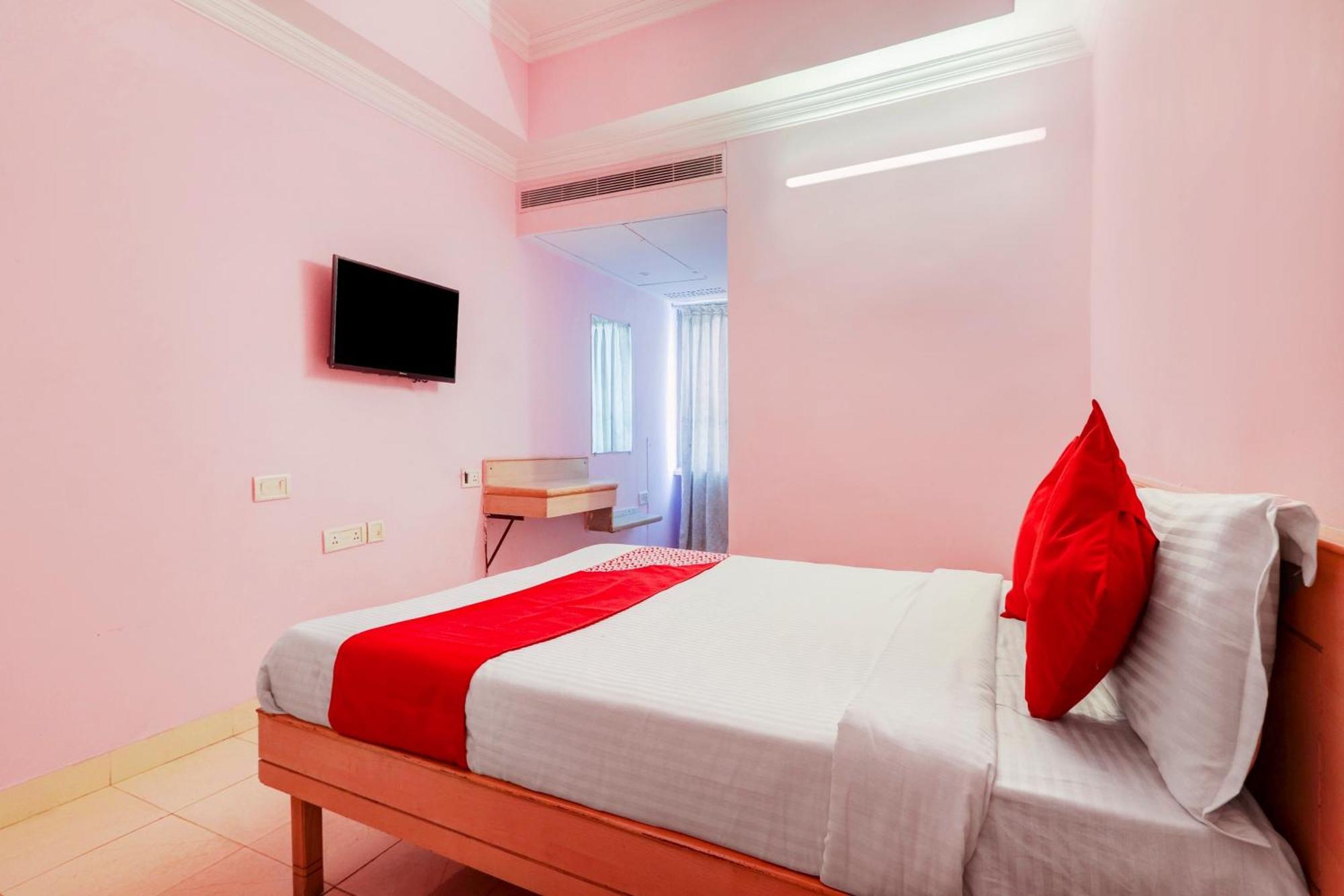 Super Collection O 77115 Vaishnavi Palace 4* Hyderabad