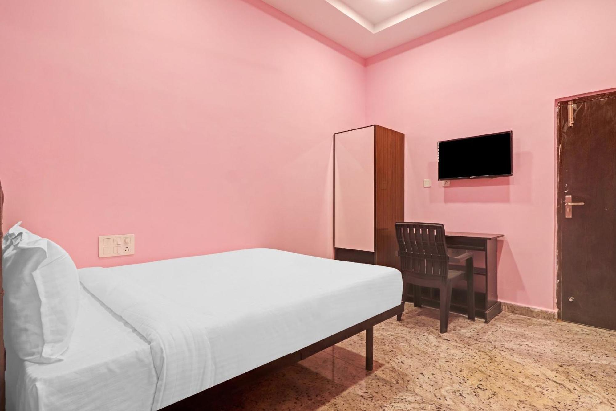 Hotel Capital O Sai Balaji Near Golconda