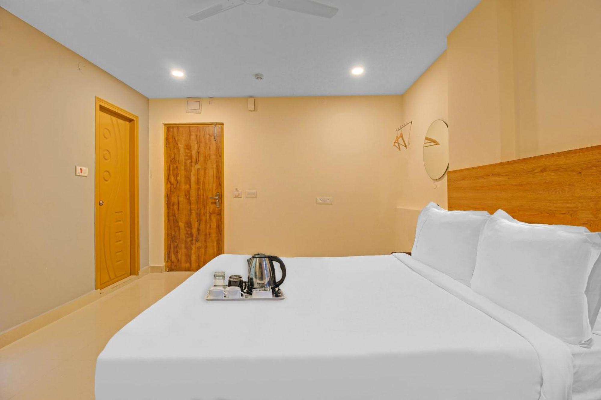 Hotel Super Townhouse Whiteridge Gachibowli Near Aig Hospital