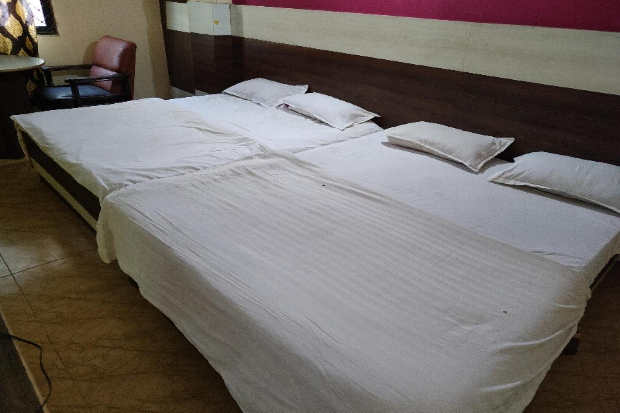Oyo Baba Classic Near Secundrabad Railway Station 2*