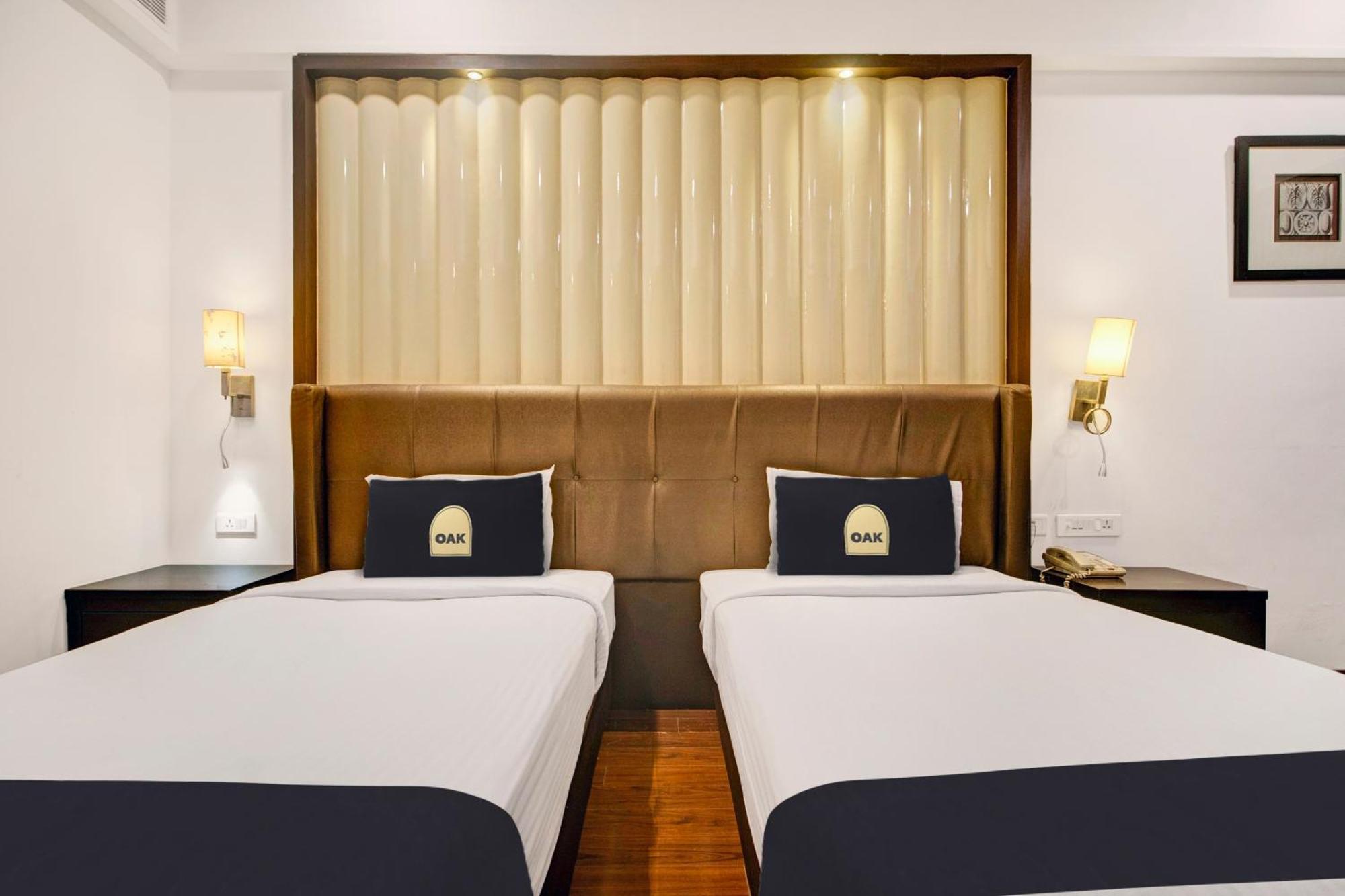 Hotel Capital O Grand Himayat