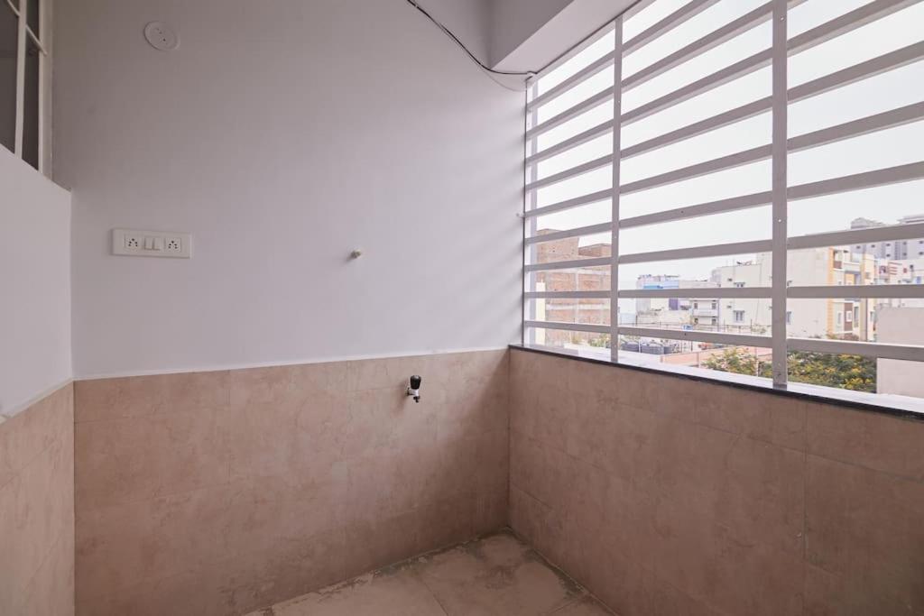 Apartment 3 Midtown-1bhk, Near Aig Hospital, Hitech Hyderabad