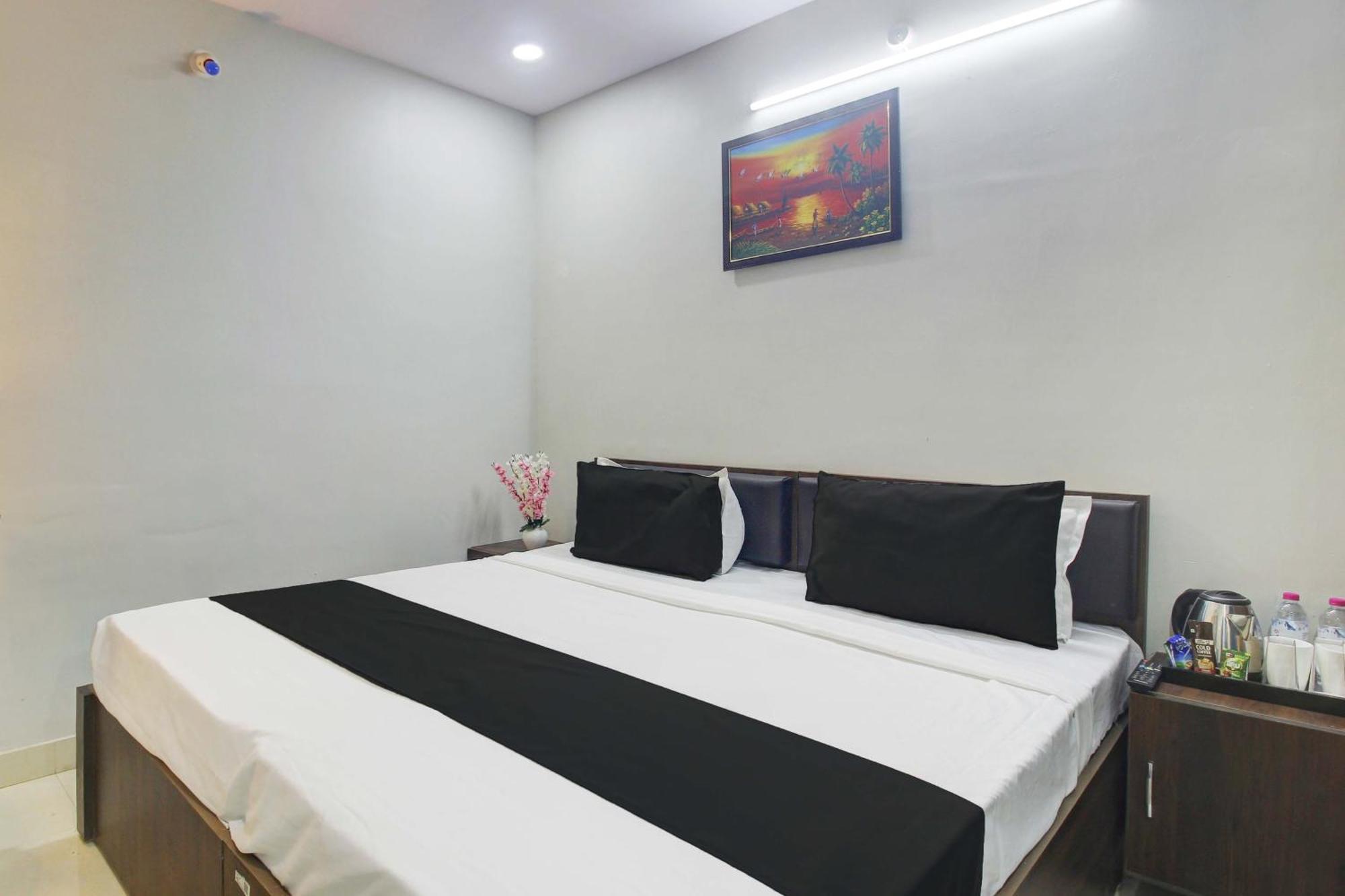 Oyo Flagship Lotus Guest Grand Hotel 3*