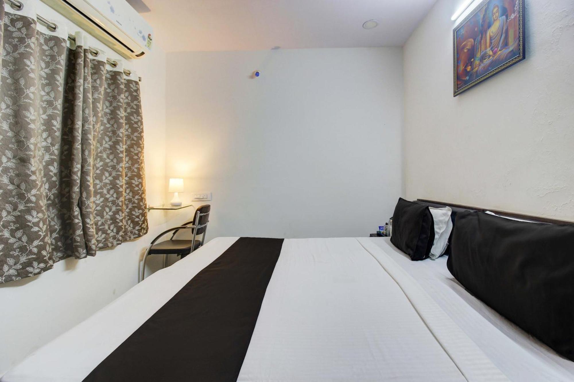 Oyo Flagship Lotus Guest Grand 3*
