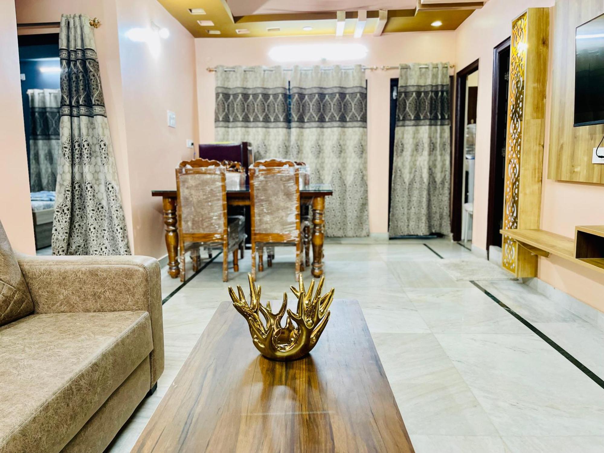 Castle-2bhk Luxurious Apartment/guesthouse Apartment