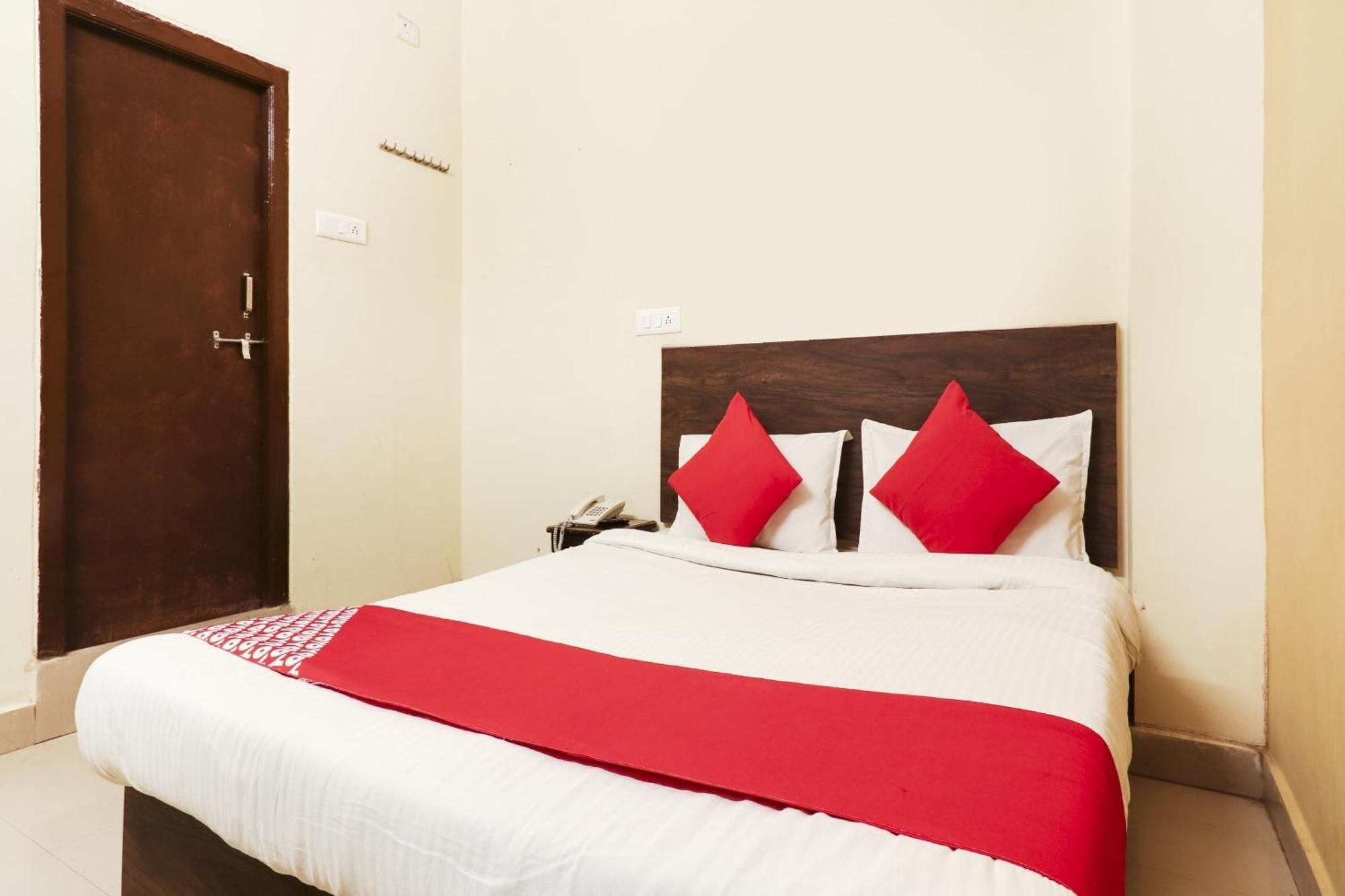O Sai Pariwar Near Snow World Hotel 4*