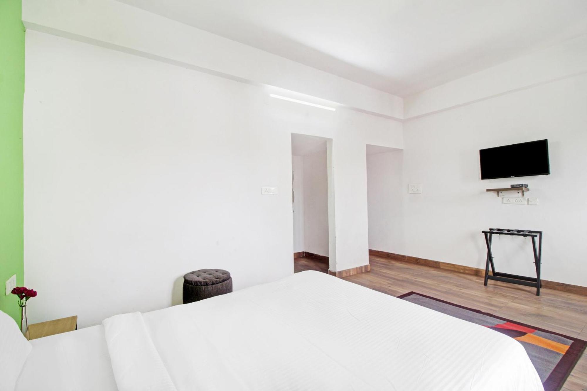 Hotel Collection O Shining Near Erragadda Metro Station 4*