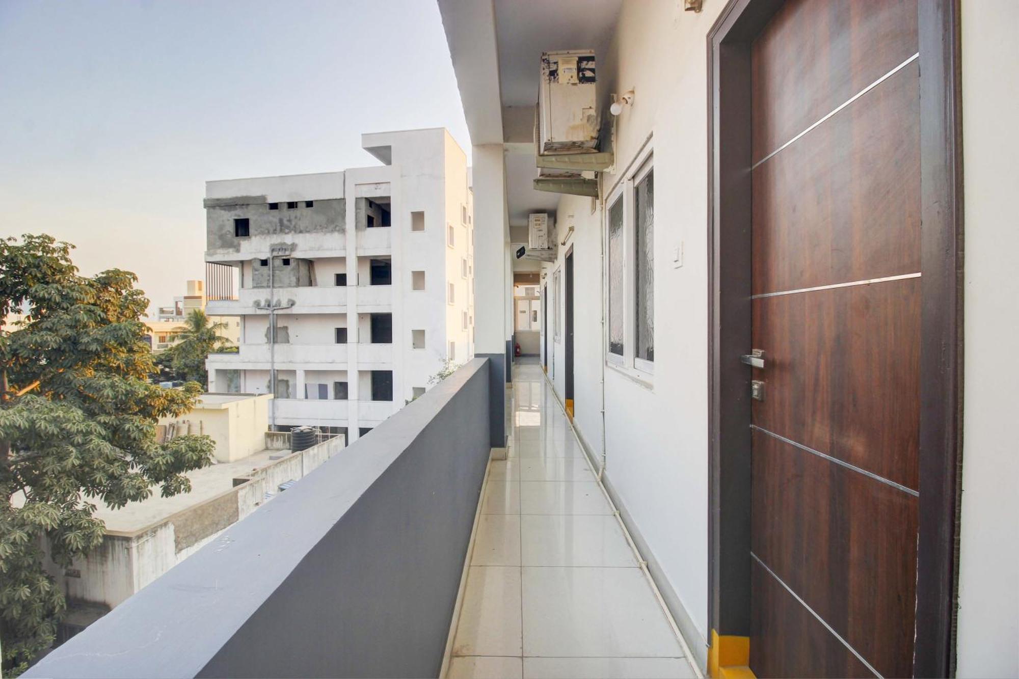 Oyo Flagship Lotus Guest Grand Hotel 3*