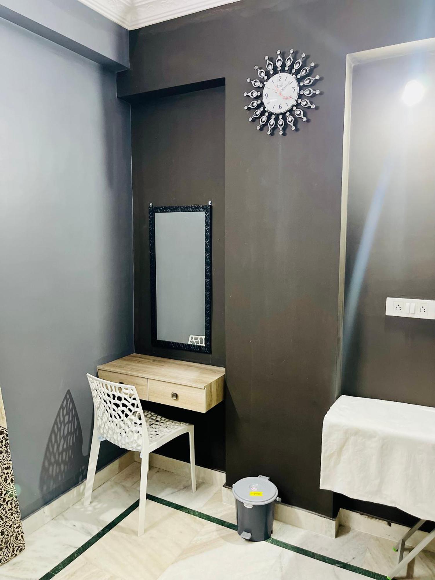 Castle-2bhk Luxurious Apartment/guesthouse Apartment *
