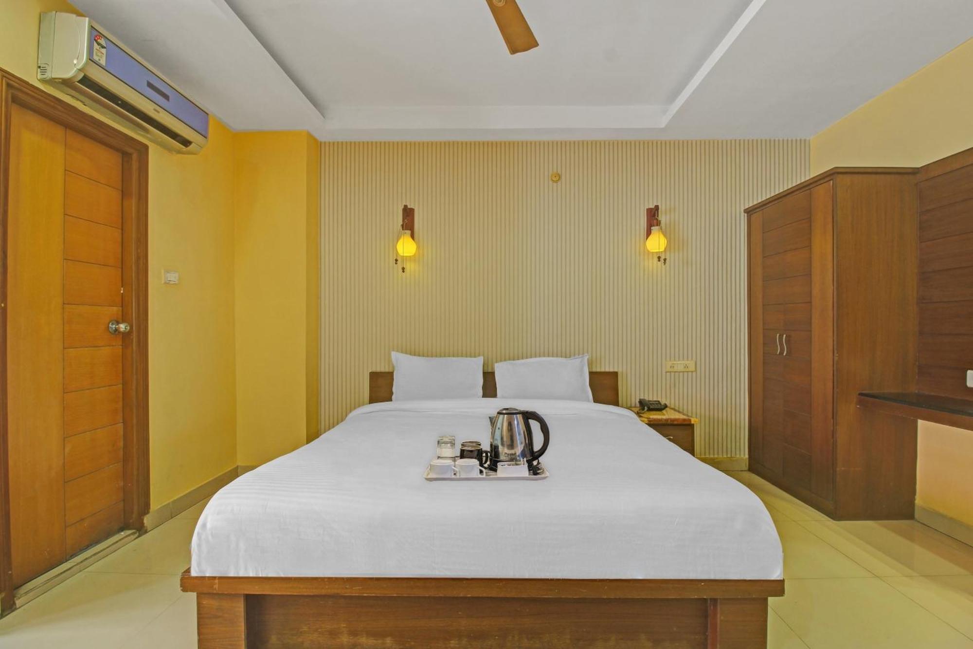 Hotel Collection O Regal Near Iskon Temple , Abids 4*