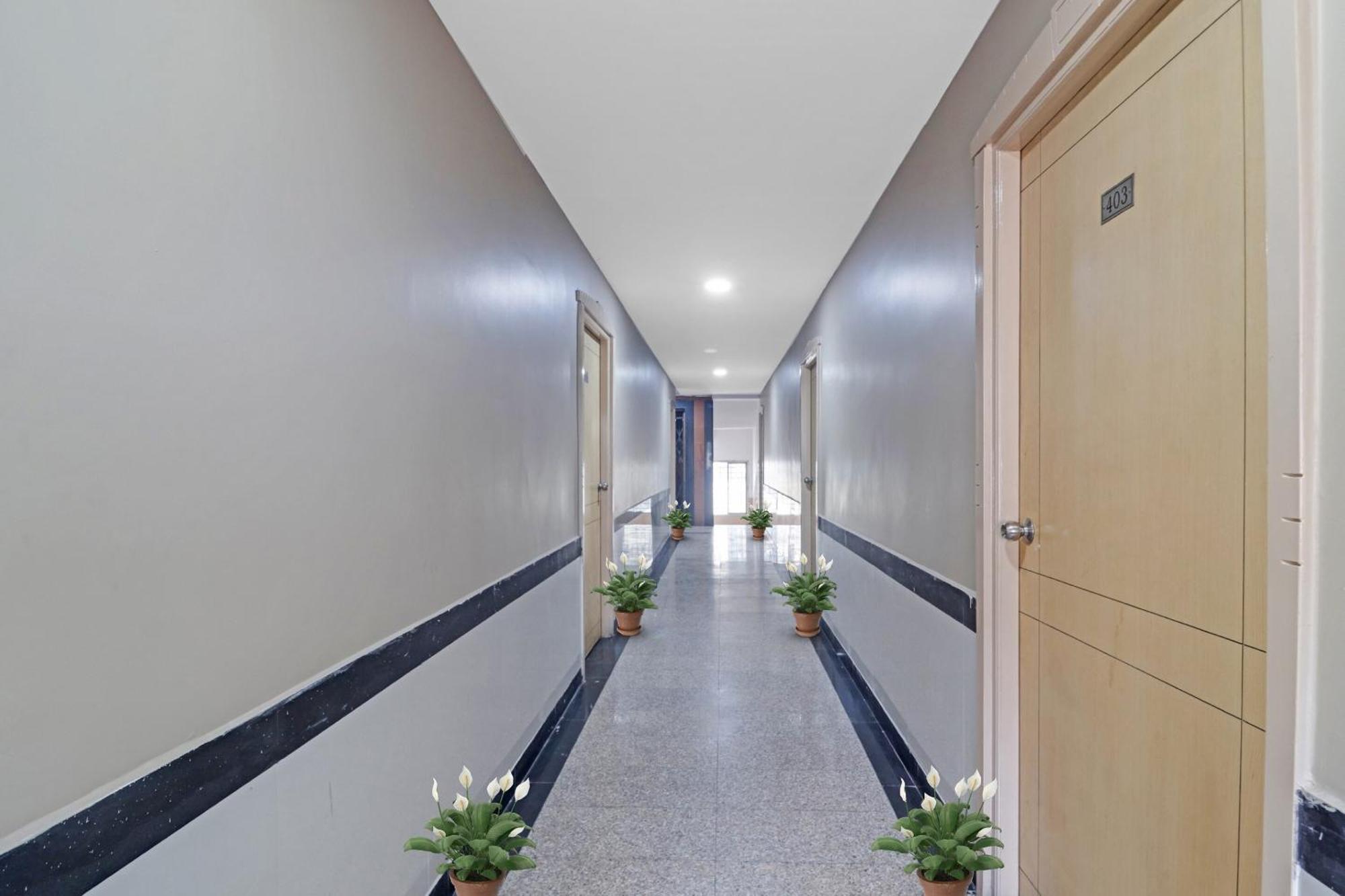 Hotel O Padmini Near Lakdikapool Metro Station