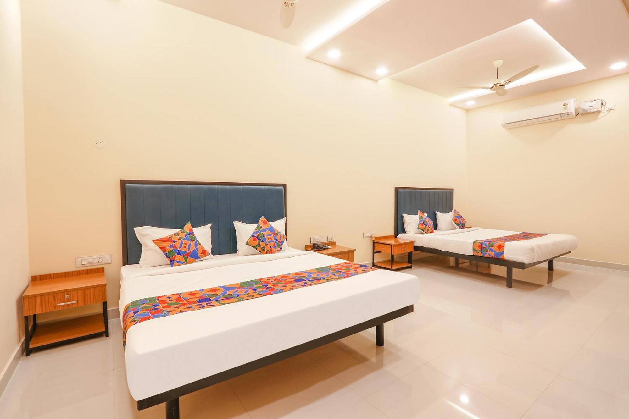 Fabhotel Mint Park - Nr Nmims College