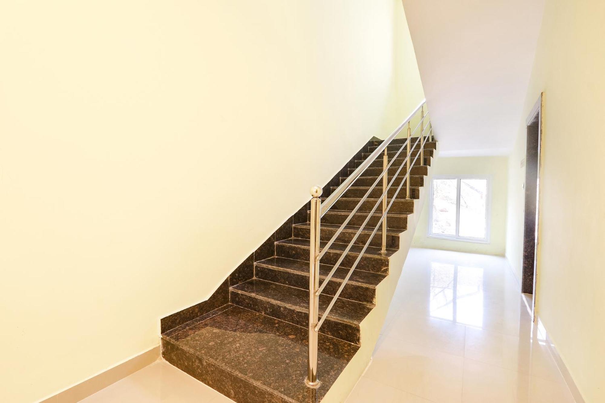 Fabhotel Mint Park - Nr Nmims College