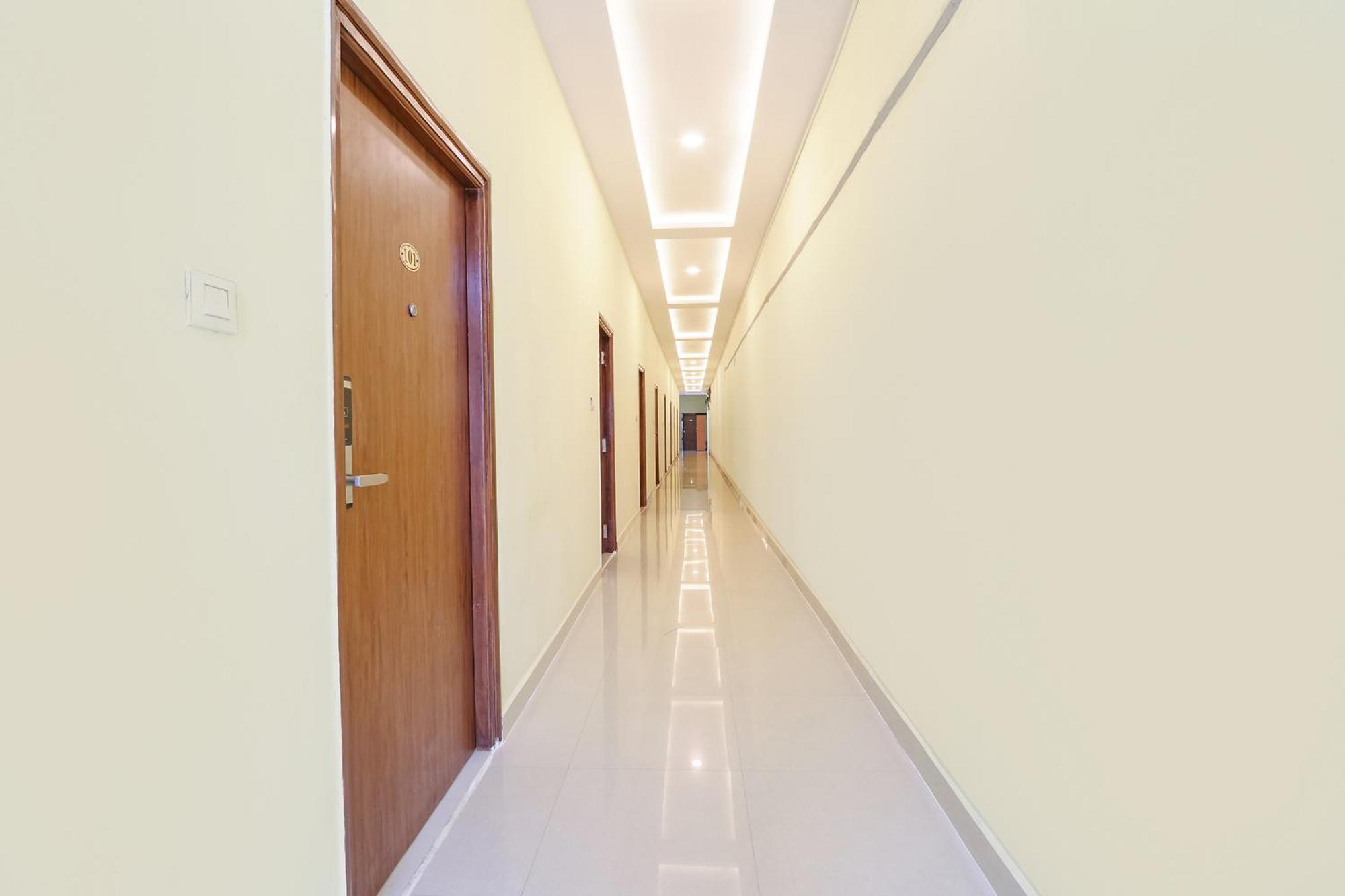 Fabhotel Mint Park - Nr Nmims College Hotel 3*