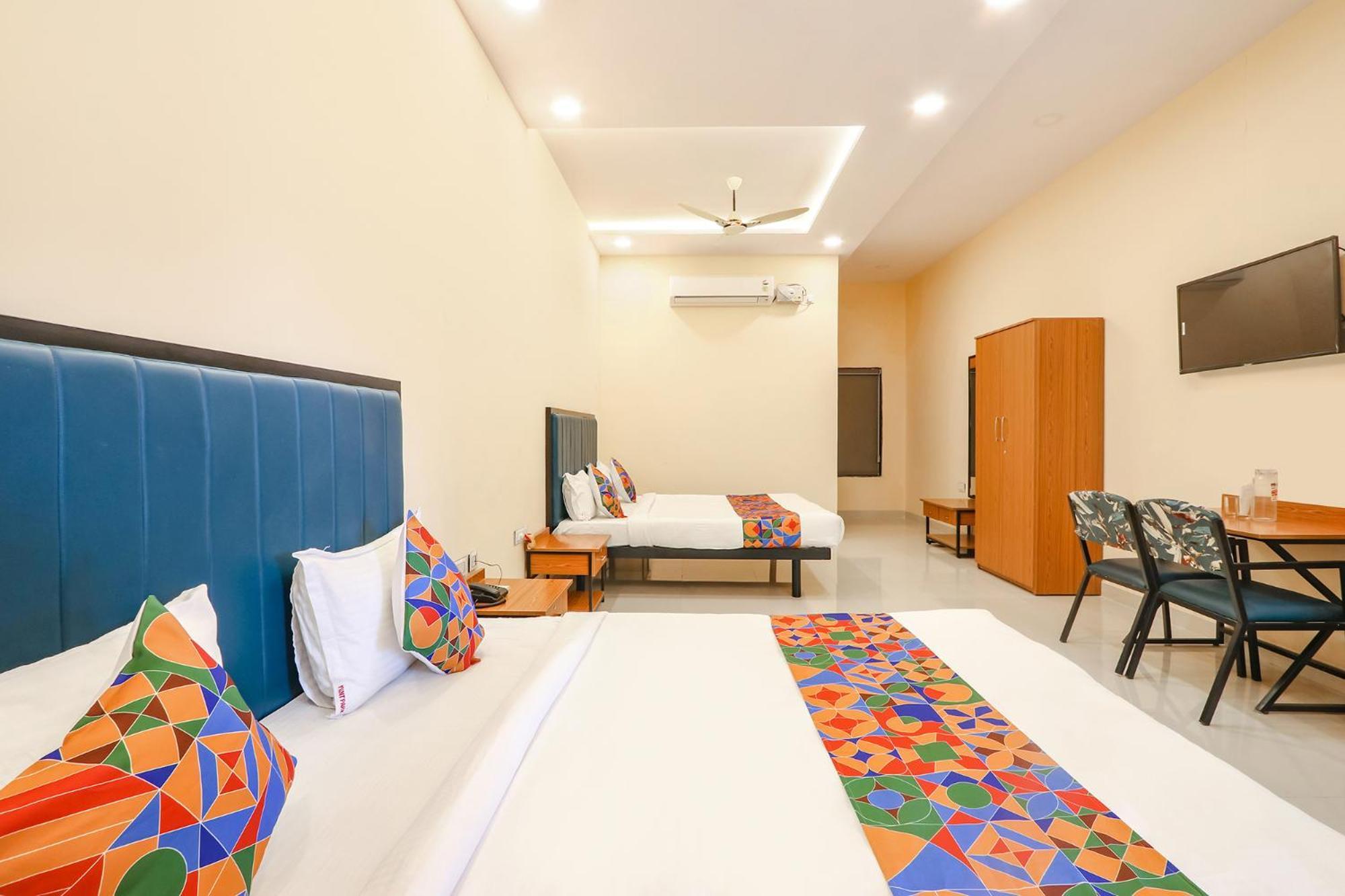 Fabhotel Mint Park - Nr Nmims College 3*