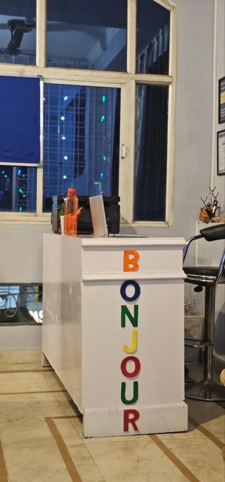 Bonjour Travellers Hostel Hyderabad