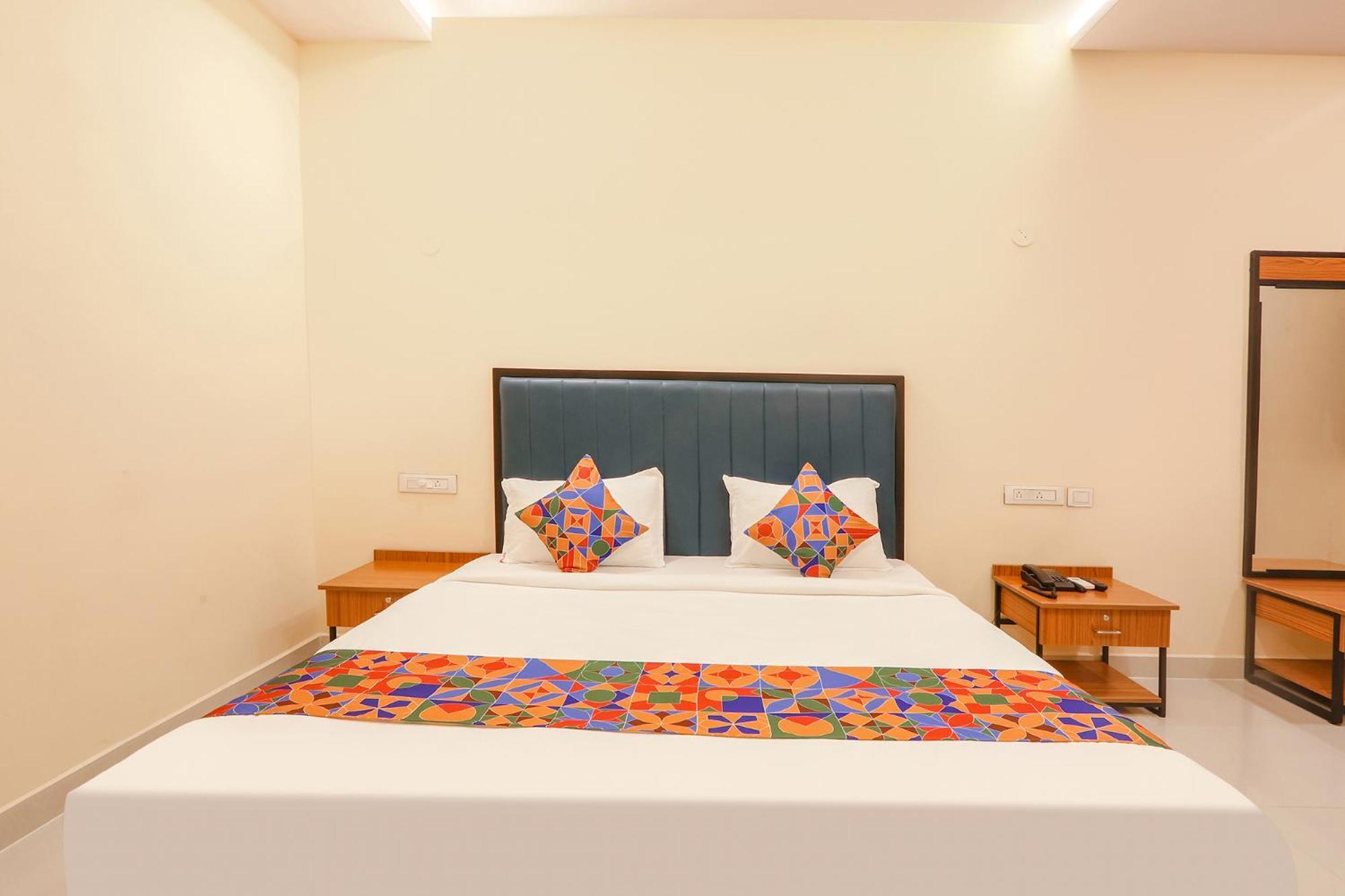 Hotel Fabhotel Mint Park - Nr Nmims College