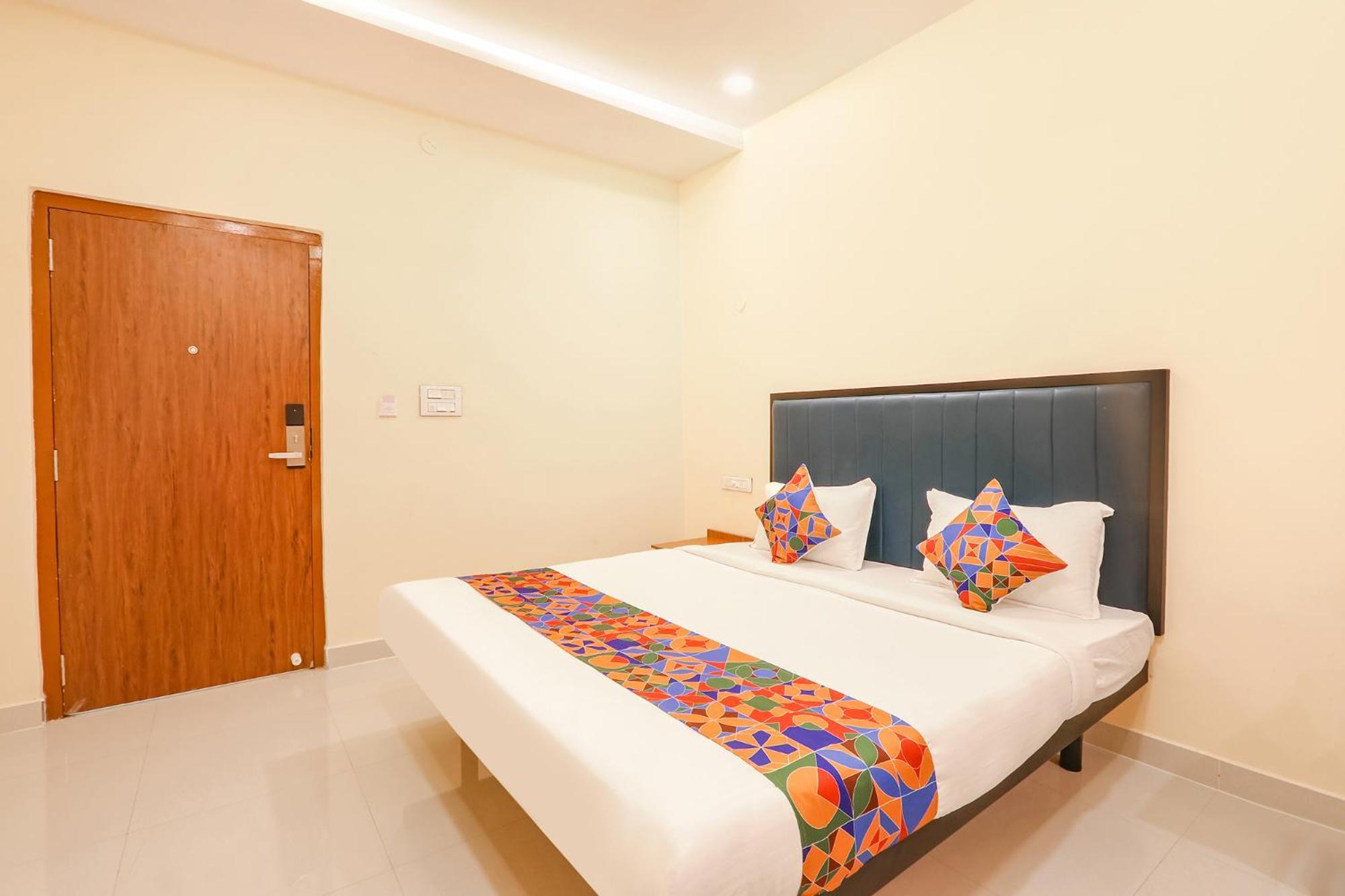 Hotel Fabhotel Mint Park - Nr Nmims College 3*