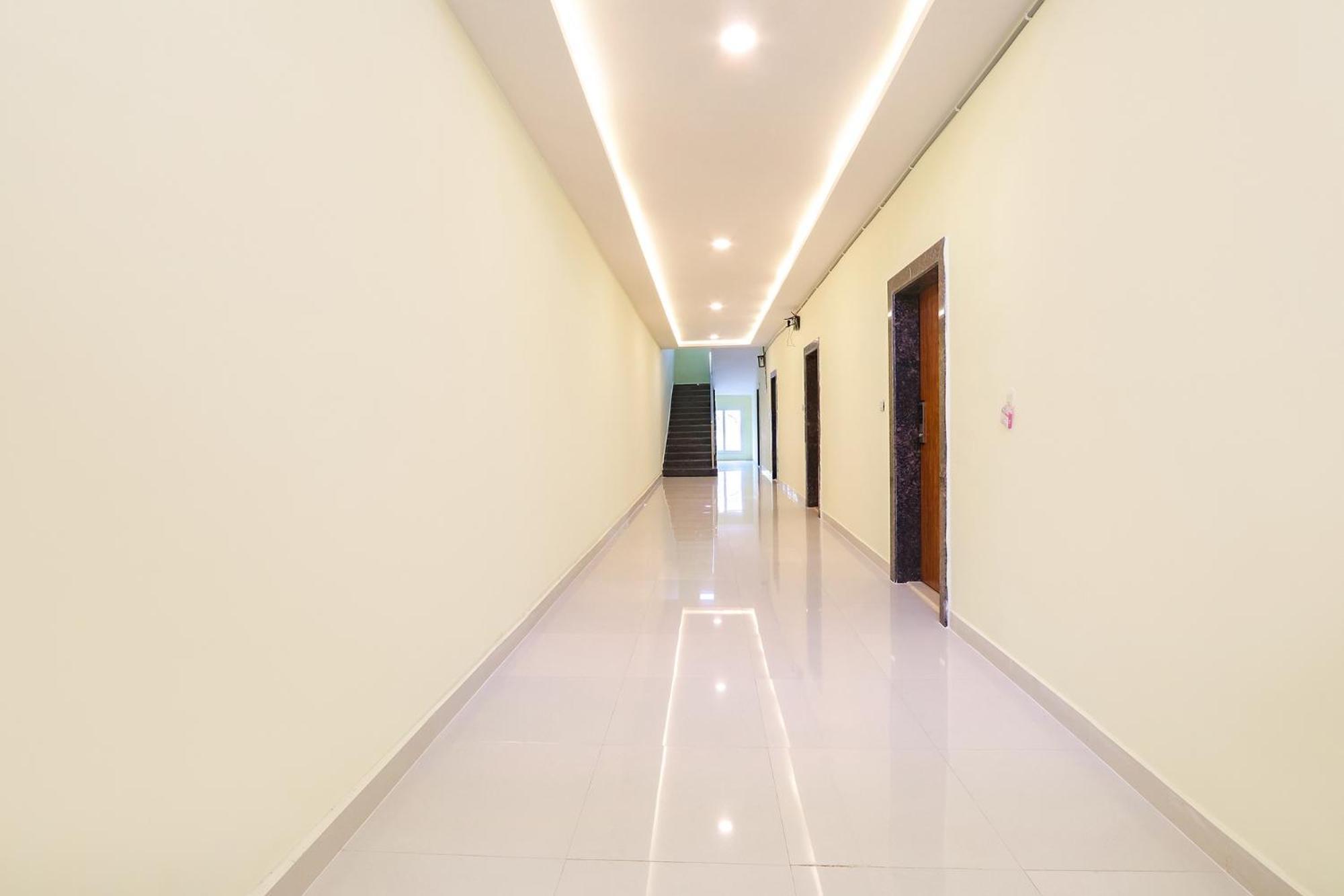 Fabhotel Mint Park - Nr Nmims College 3*