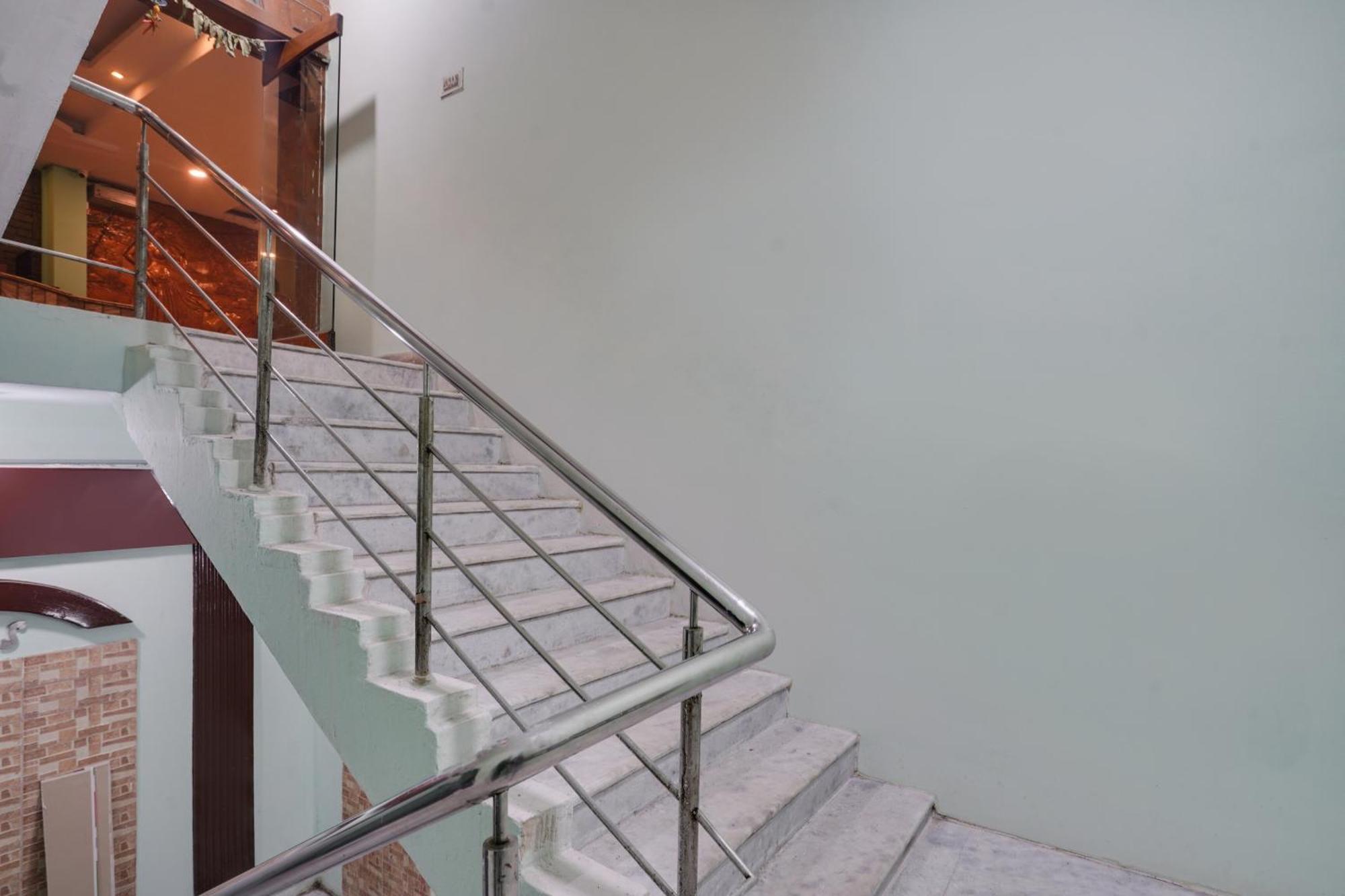 Hotel O Sree Simran Palace