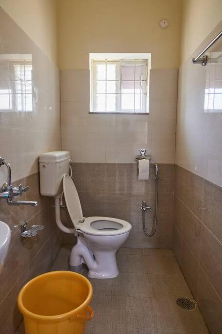 Cozy 3 Bhk A/c @ Wipro Circle , Near Us Embassy Apartment *