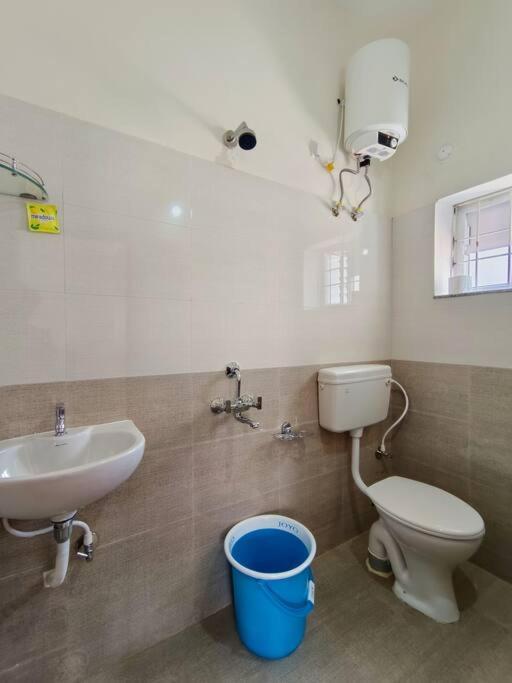 Cozy 3 Bhk A/c @ Wipro Circle , Near Us Embassy *