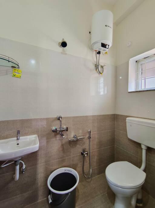 Cozy 3 Bhk A/c @ Wipro Circle , Near Us Embassy Apartment *