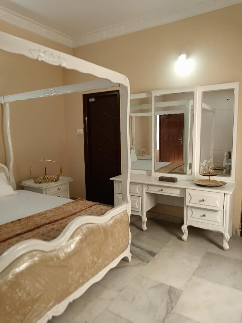 3-bedroom Elegant And Spacious Ac Only For Families, Prime Location, Just 100m From Main Road! Apartment