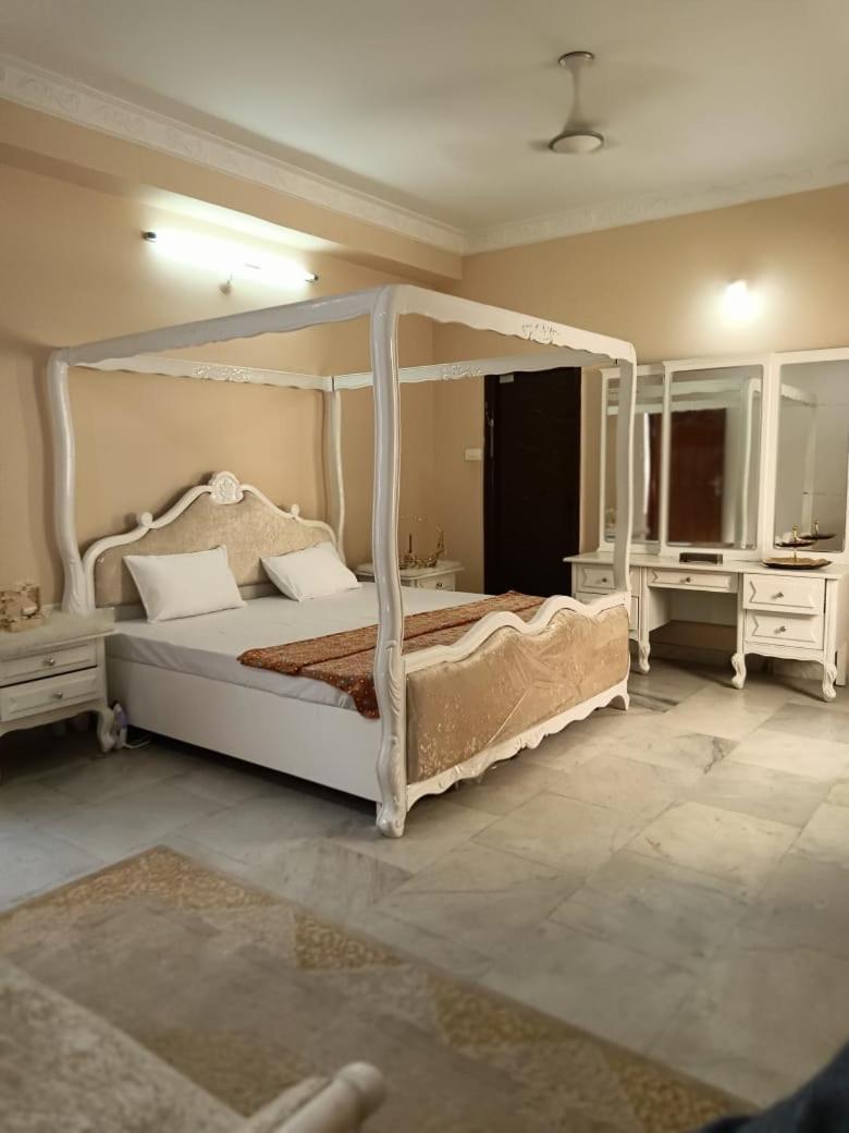 3-bedroom Elegant And Spacious Ac Only For Families, Prime Location, Just 100m From Main Road! Hyderabad