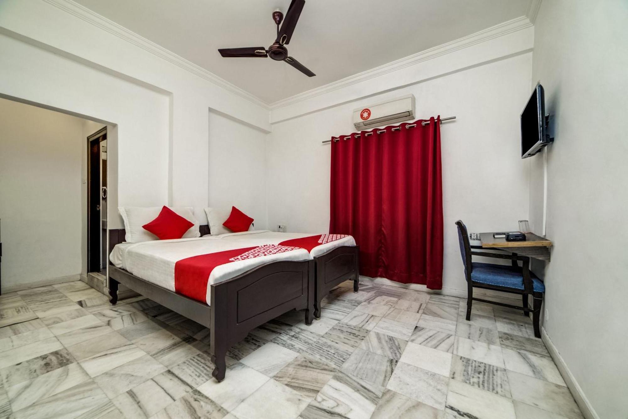 O Jntu College Near Lulu Mall, Kphb Colony. Hotel Hyderabad