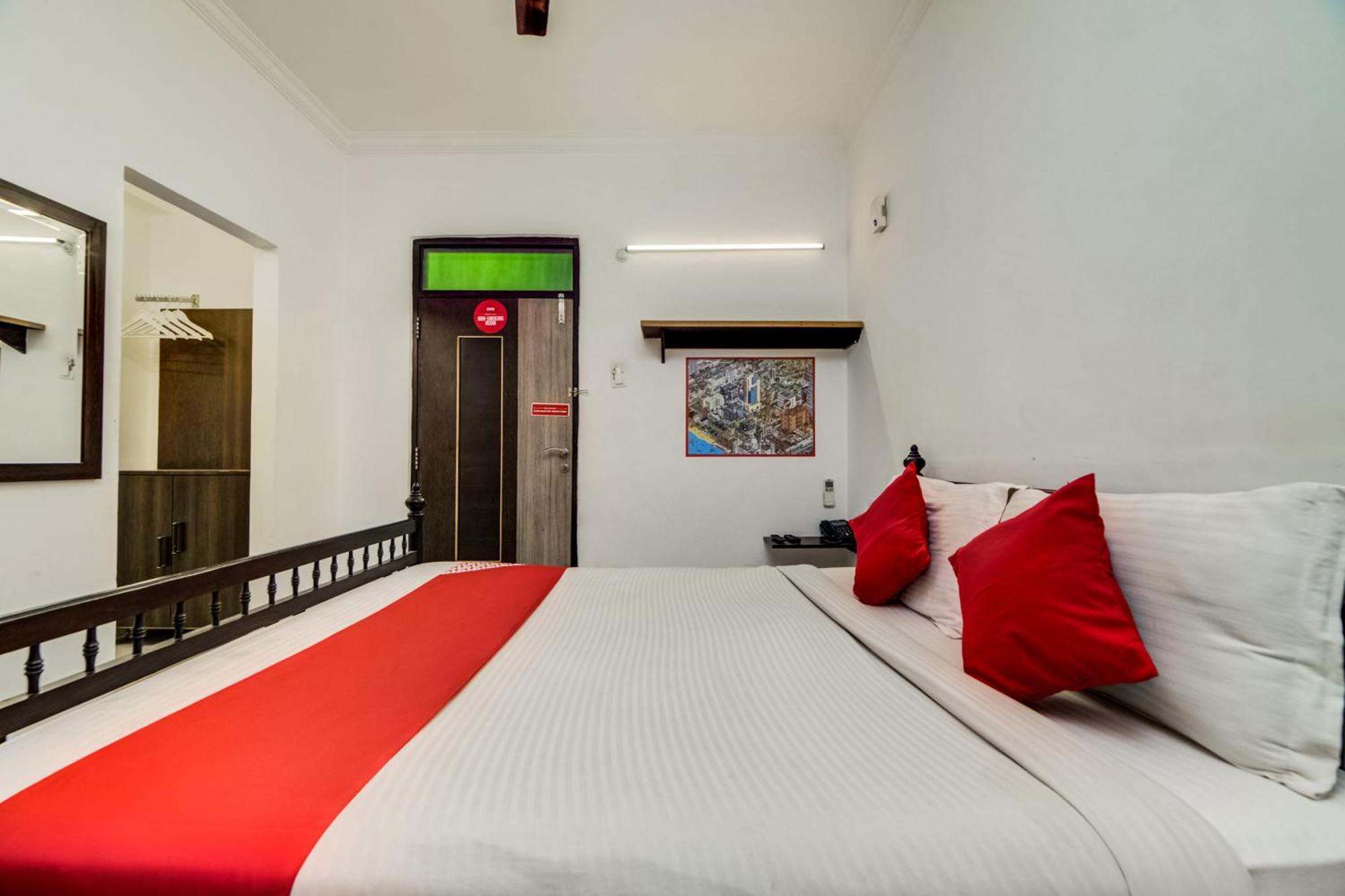 O Jntu College Near Lulu Mall, Kphb Colony. Hotel
