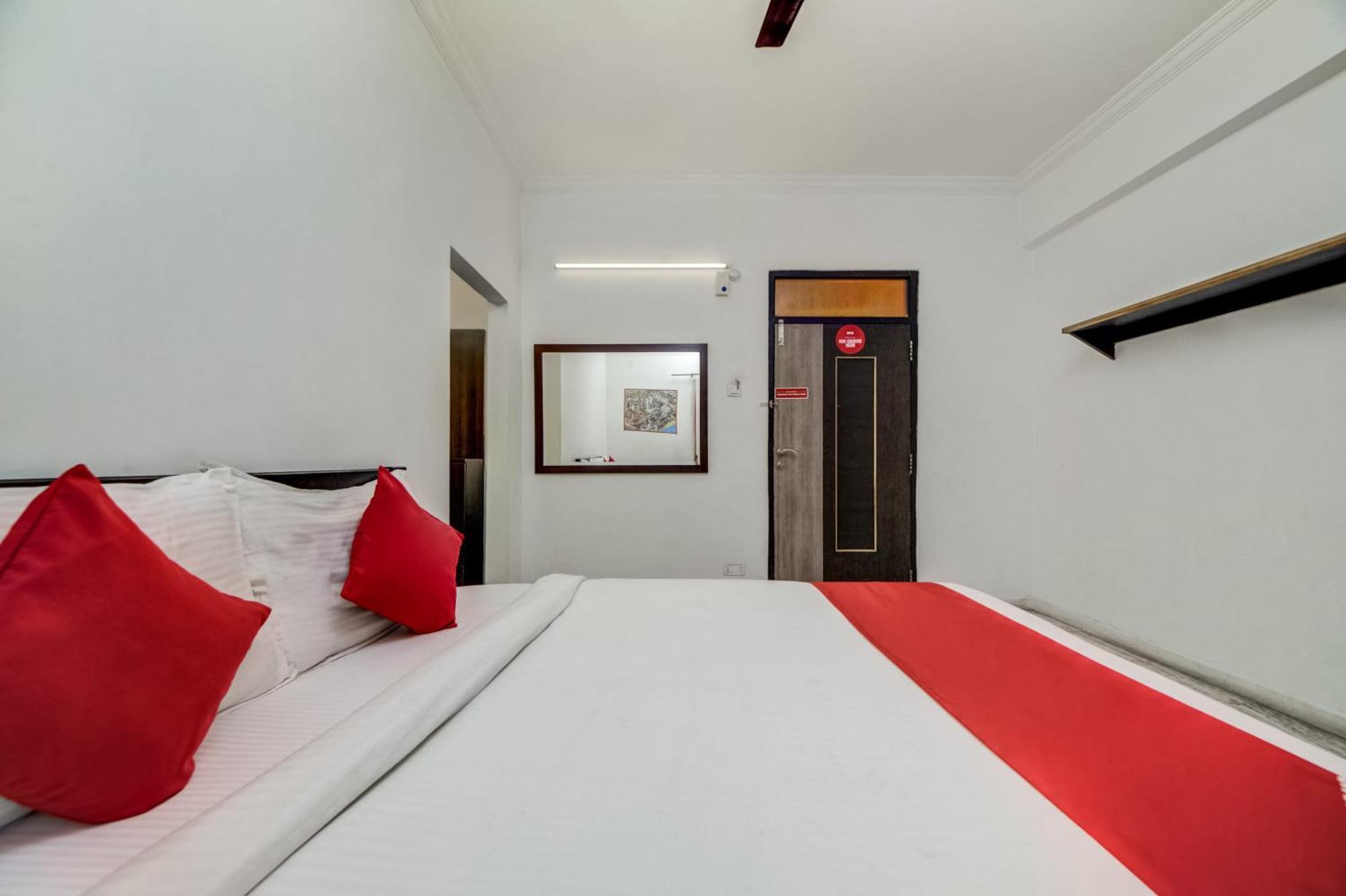 Hotel O Jntu College Near Lulu Mall, Kphb Colony.
