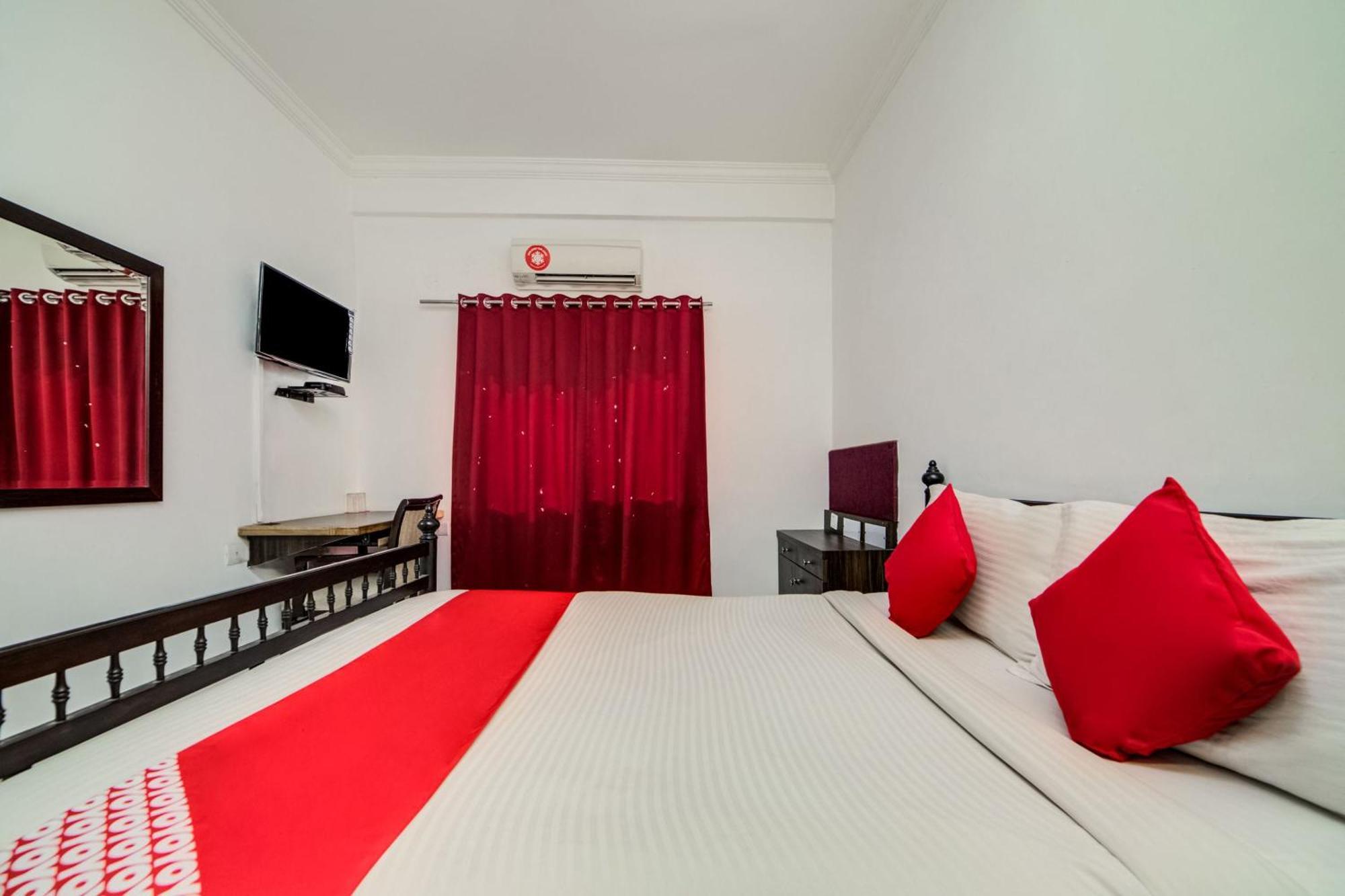 Hotel Super O Jntu College Near Lulu Mall, Kphb Colony. 4*