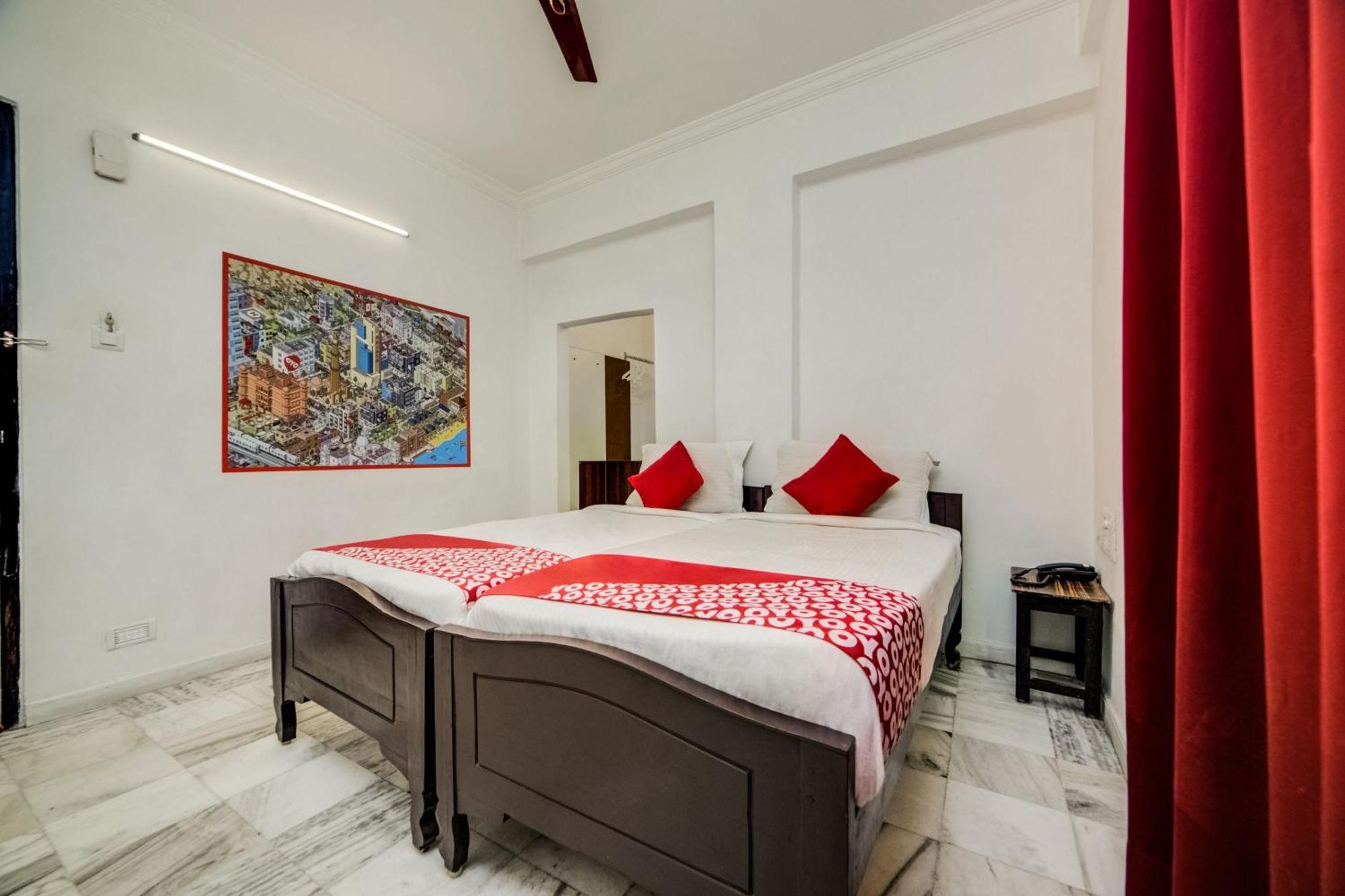 O Jntu College Near Lulu Mall, Kphb Colony. Hotel Hyderabad