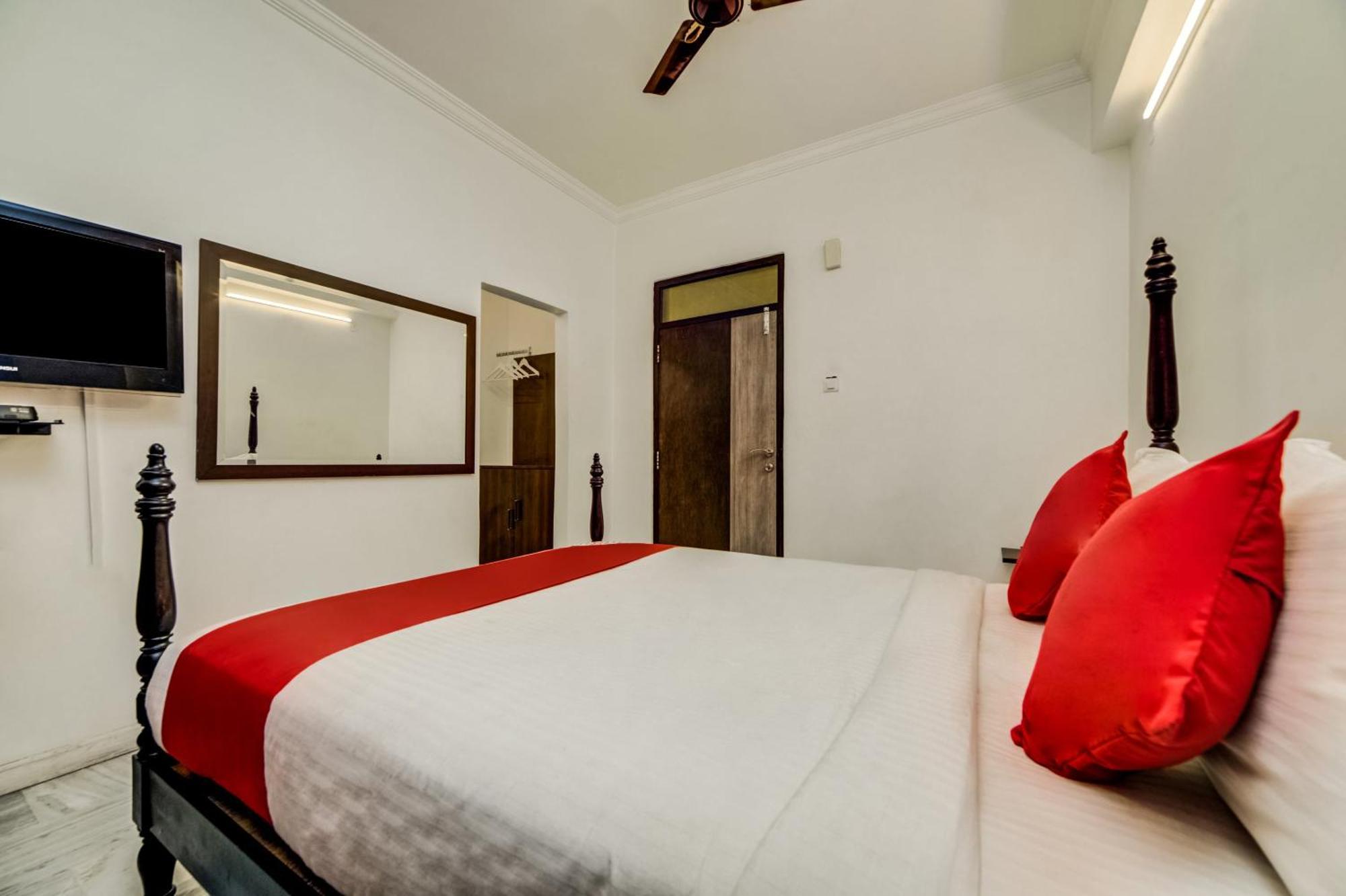 O Jntu College Near Lulu Mall, Kphb Colony. 4*