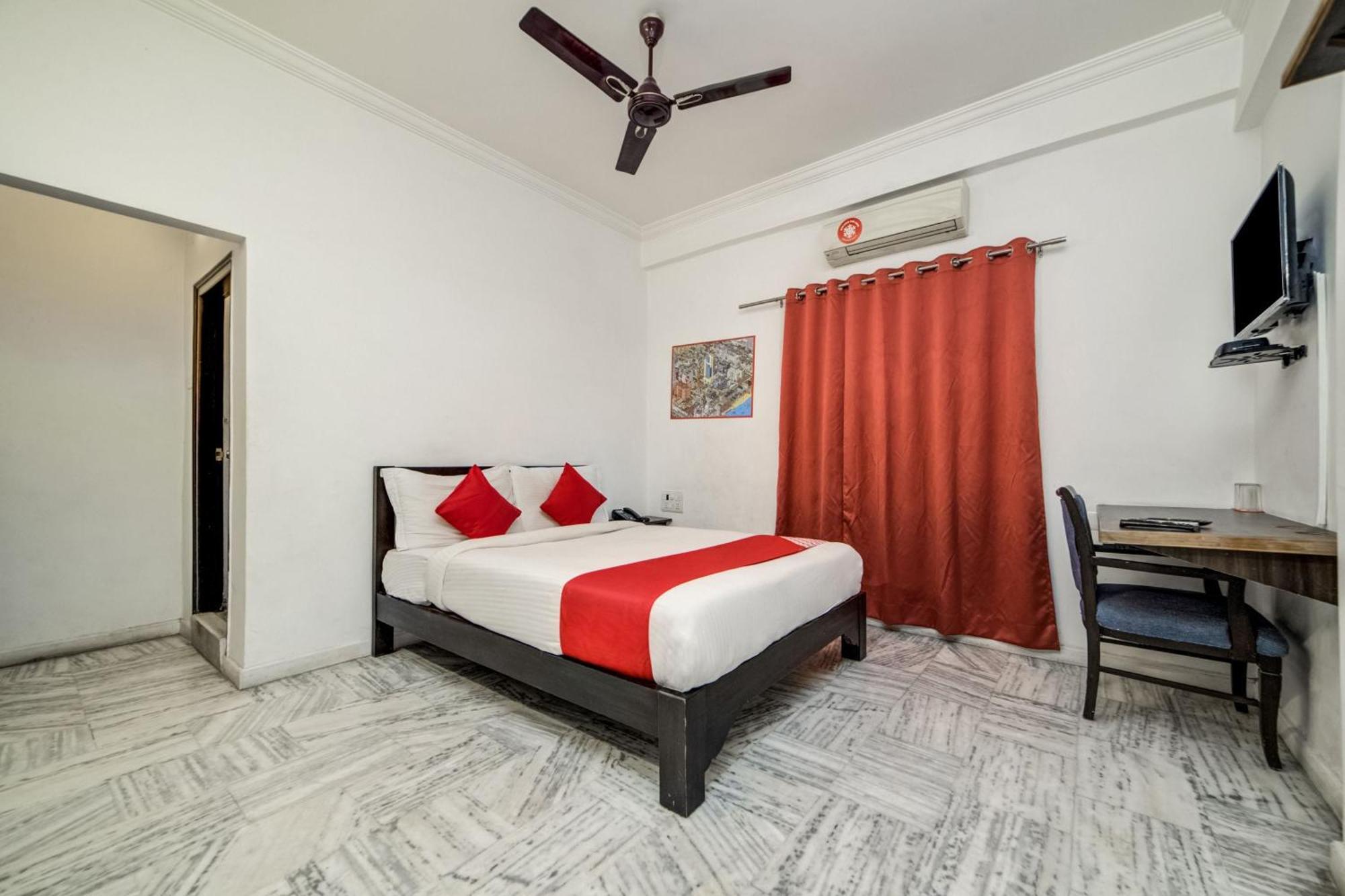 O Jntu College Near Lulu Mall, Kphb Colony. Hotel 4*