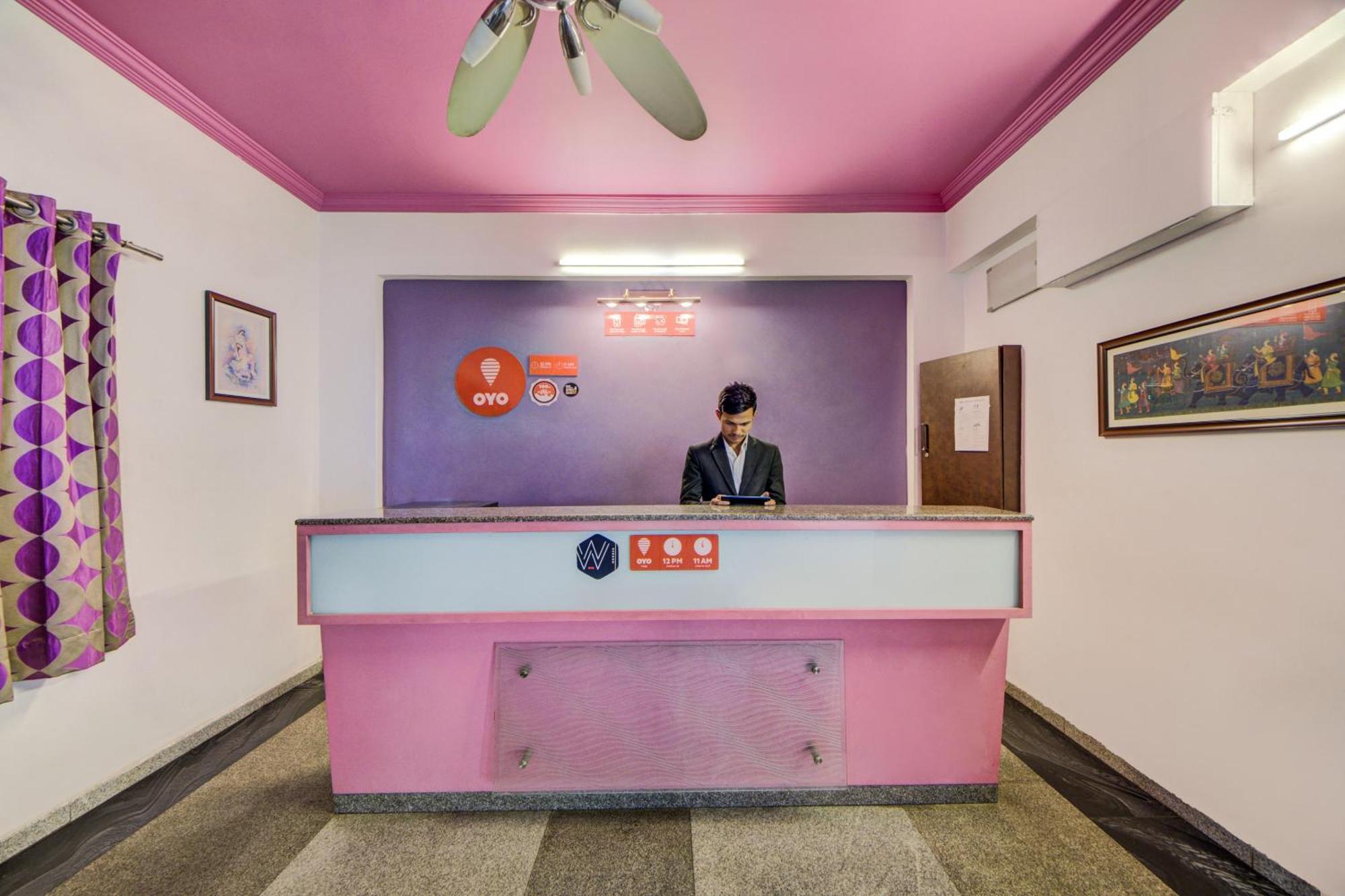 Hotel O Jntu College Near Lulu Mall, Kphb Colony.