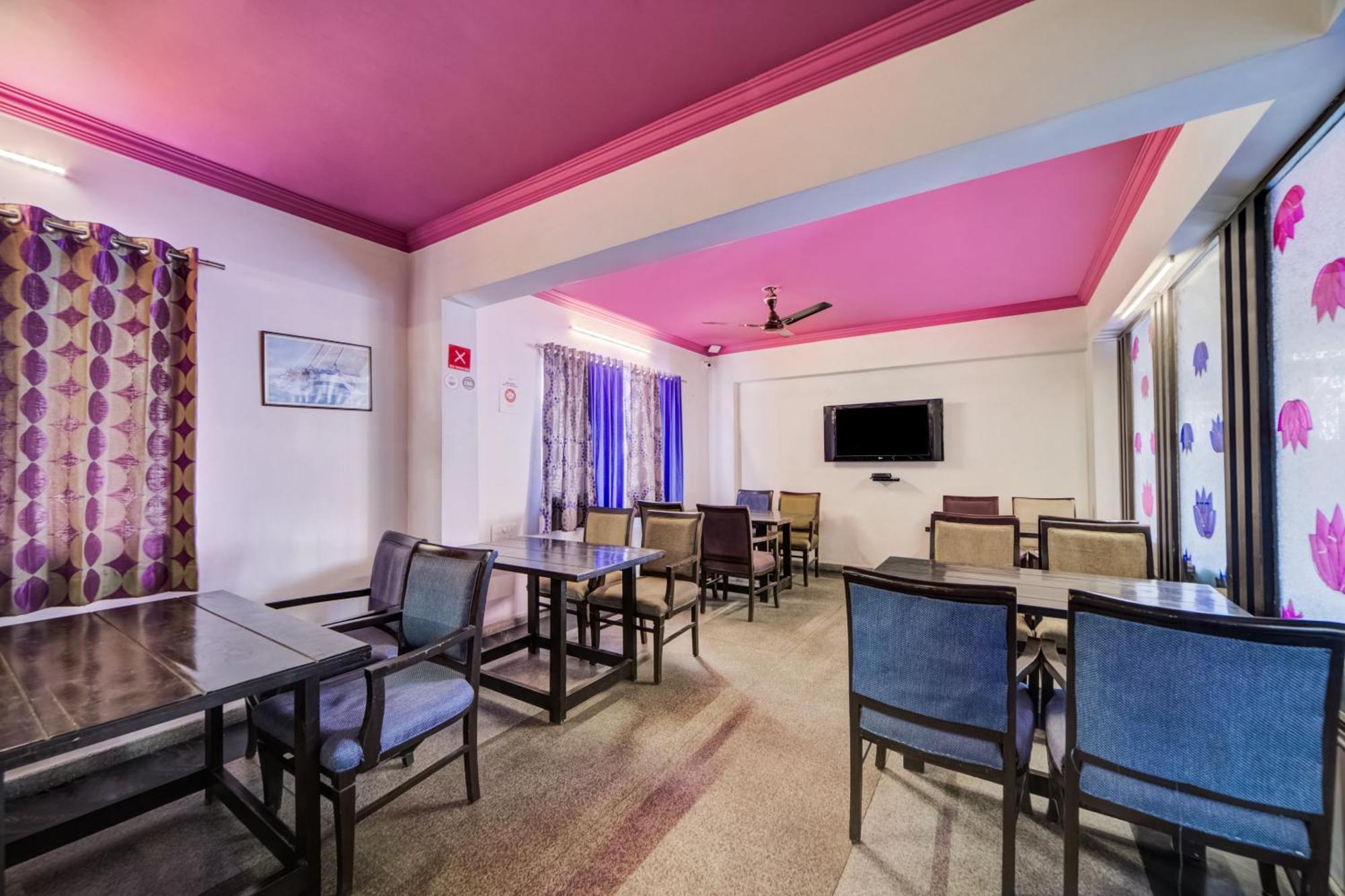 Hotel O Jntu College Near Lulu Mall, Kphb Colony. Hyderabad