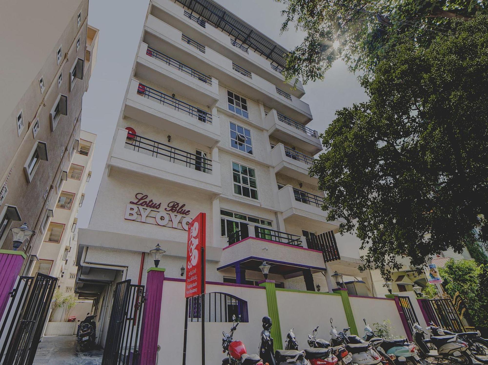 O Jntu College Near Lulu Mall, Kphb Colony.