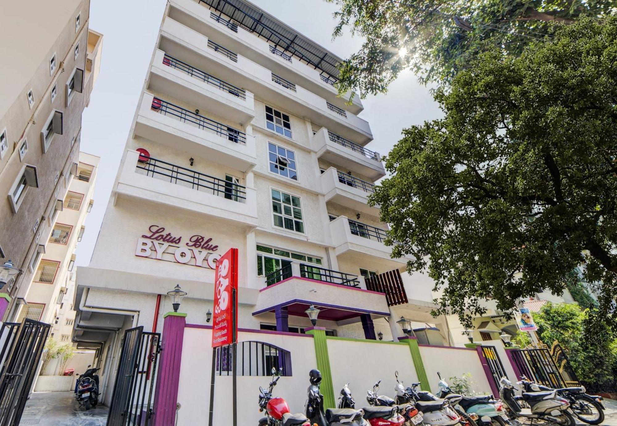 O Jntu College Near Lulu Mall, Kphb Colony. Hotel