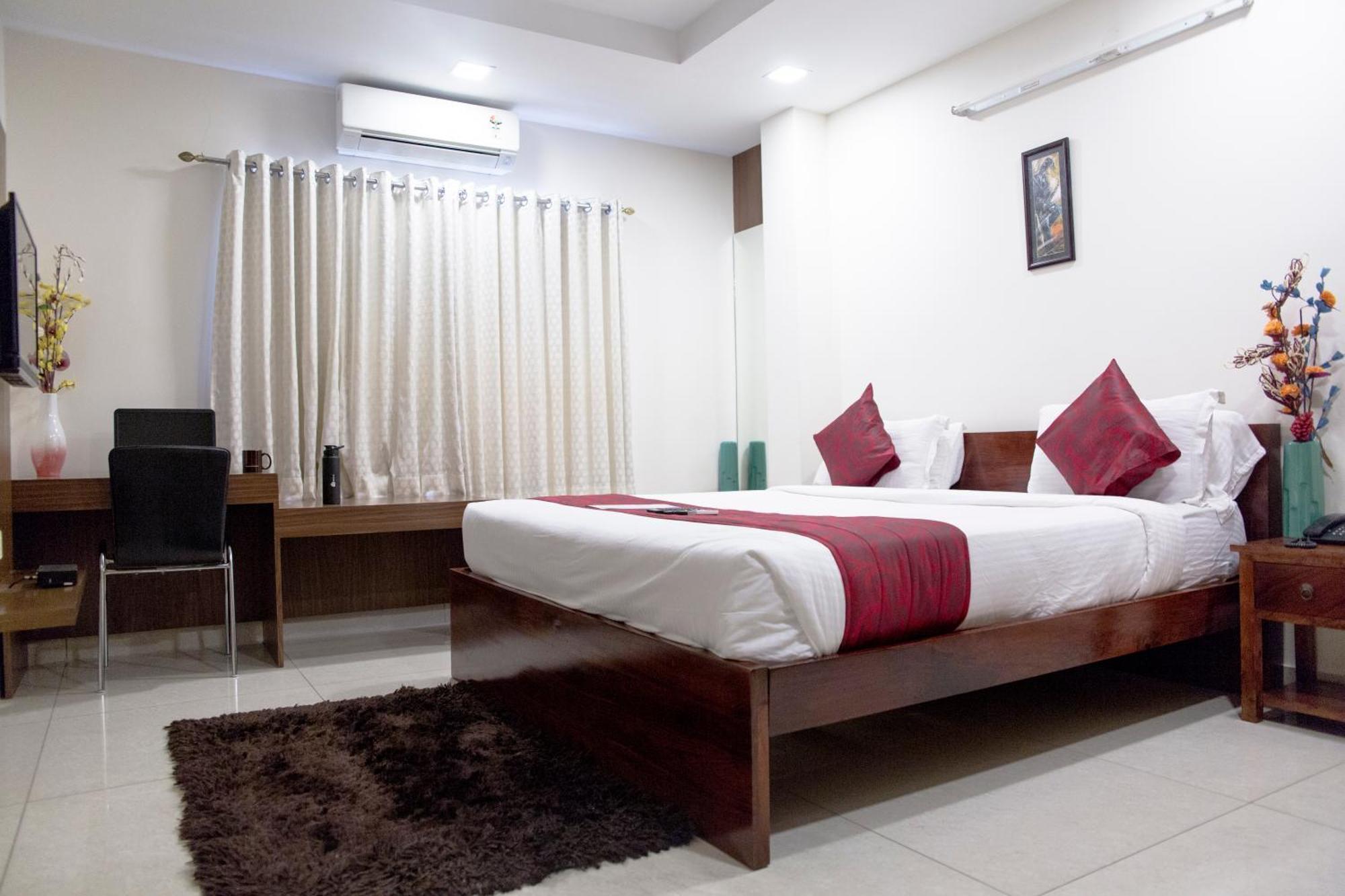 Apartment Skyla Service Road No.10 Banjara Hills Near Indo-american Hospital *