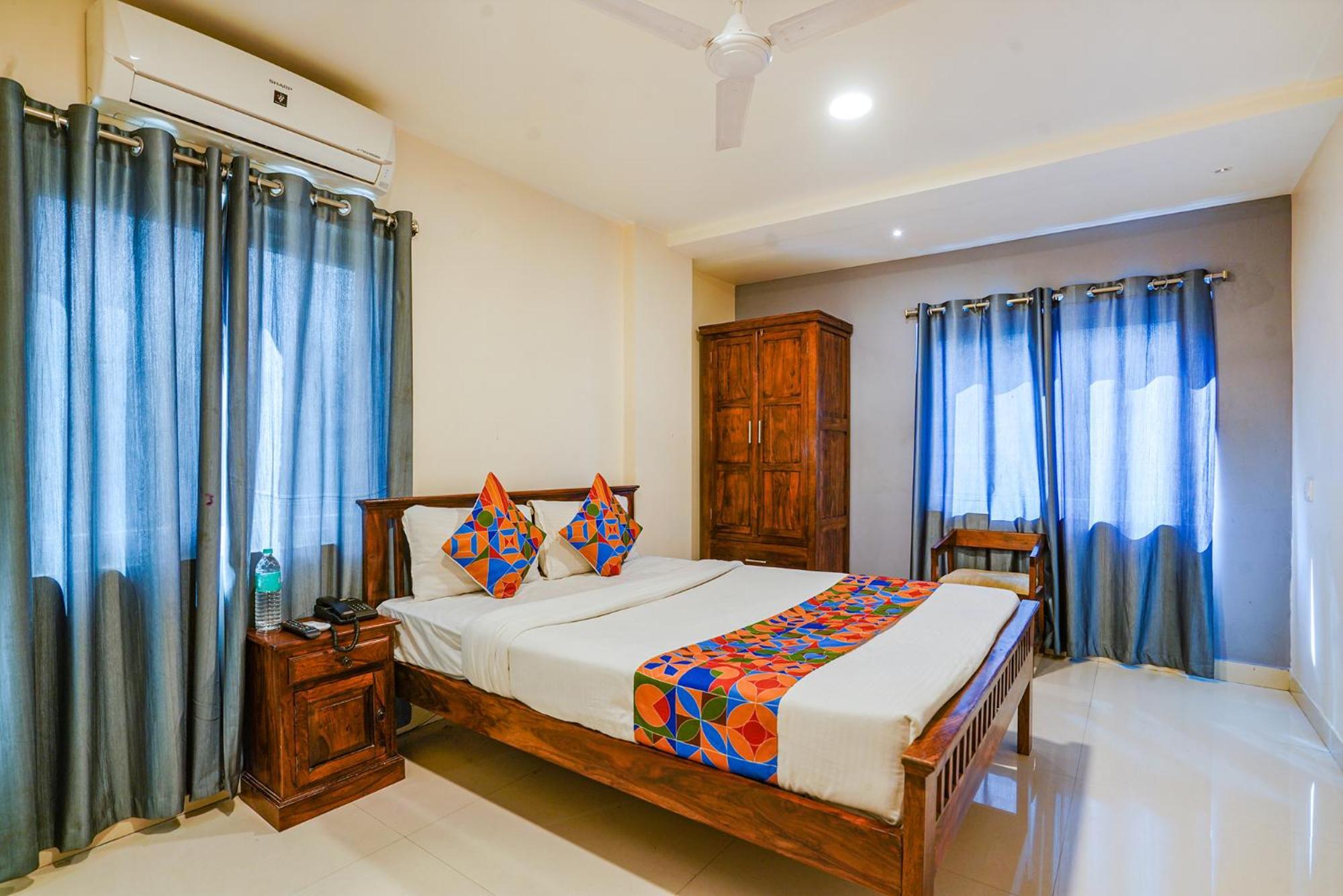 Fabhotel Unique