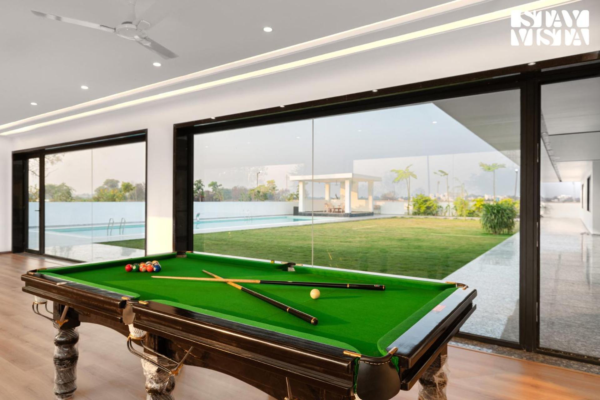 Stayvista At Aj House With Pvt Pool & Projector Set-up Hyderabad