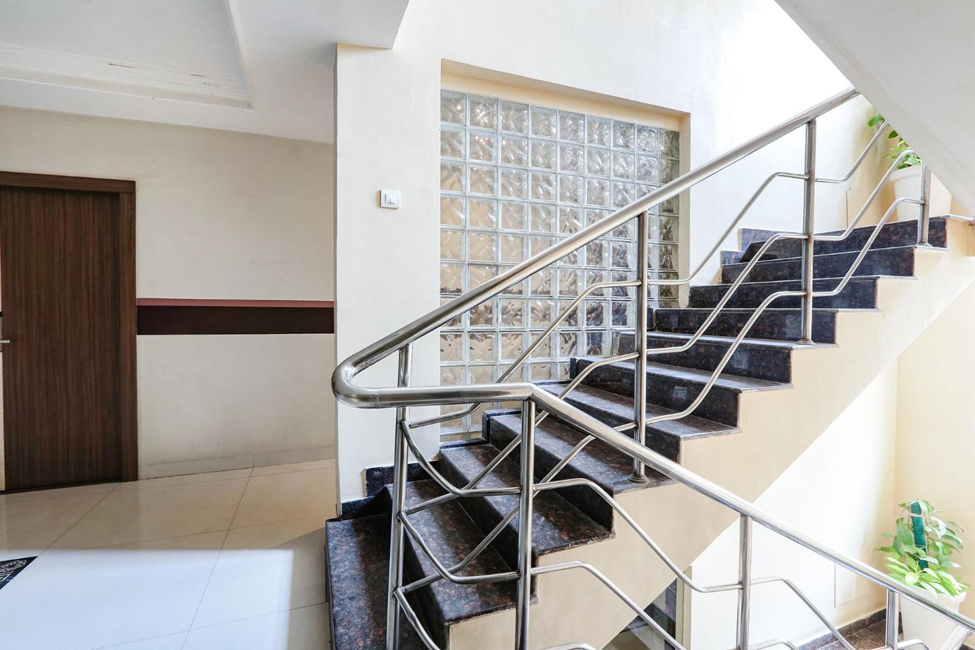 Fabhotel Arastu Plaza - Nr Nampally Railway Station Hotel