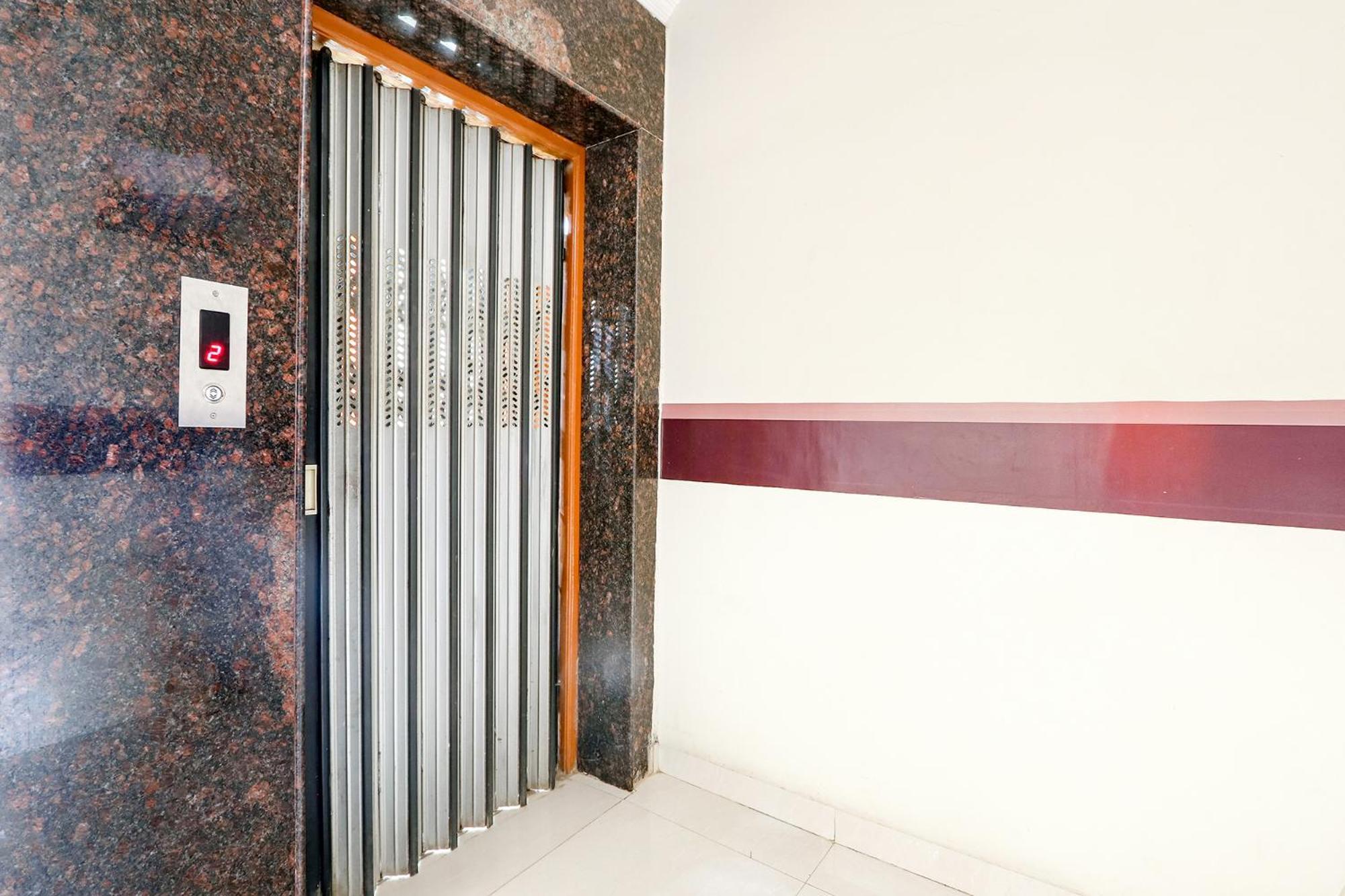Hotel Fabhotel Arastu Plaza - Nr Nampally Railway Station 3*