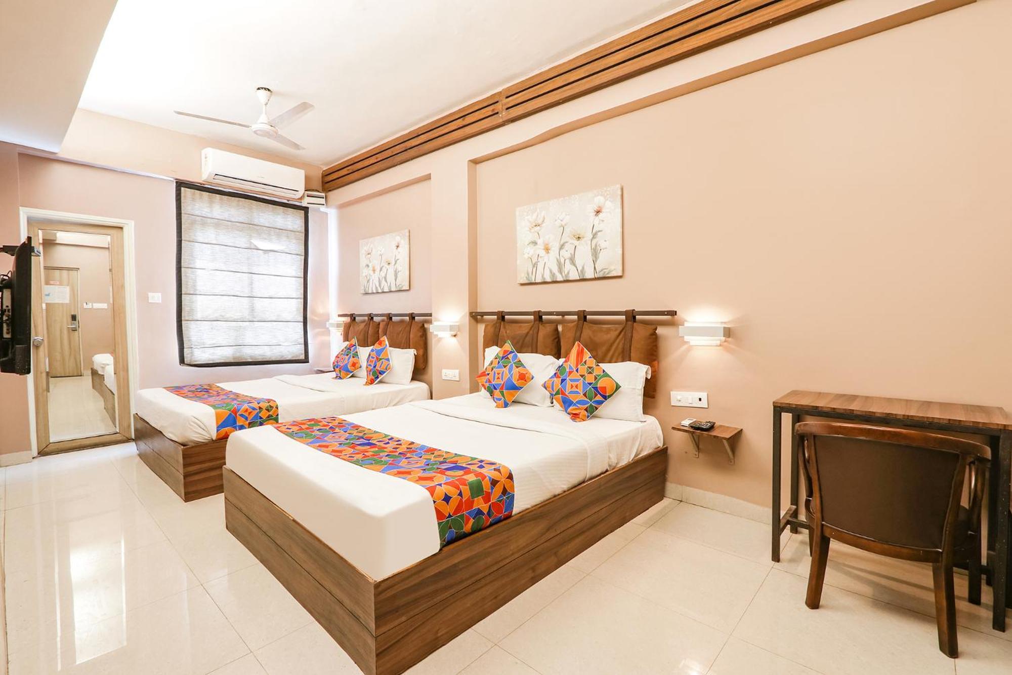 Fabhotel Arastu Plaza - Nr Nampally Railway Station 3*
